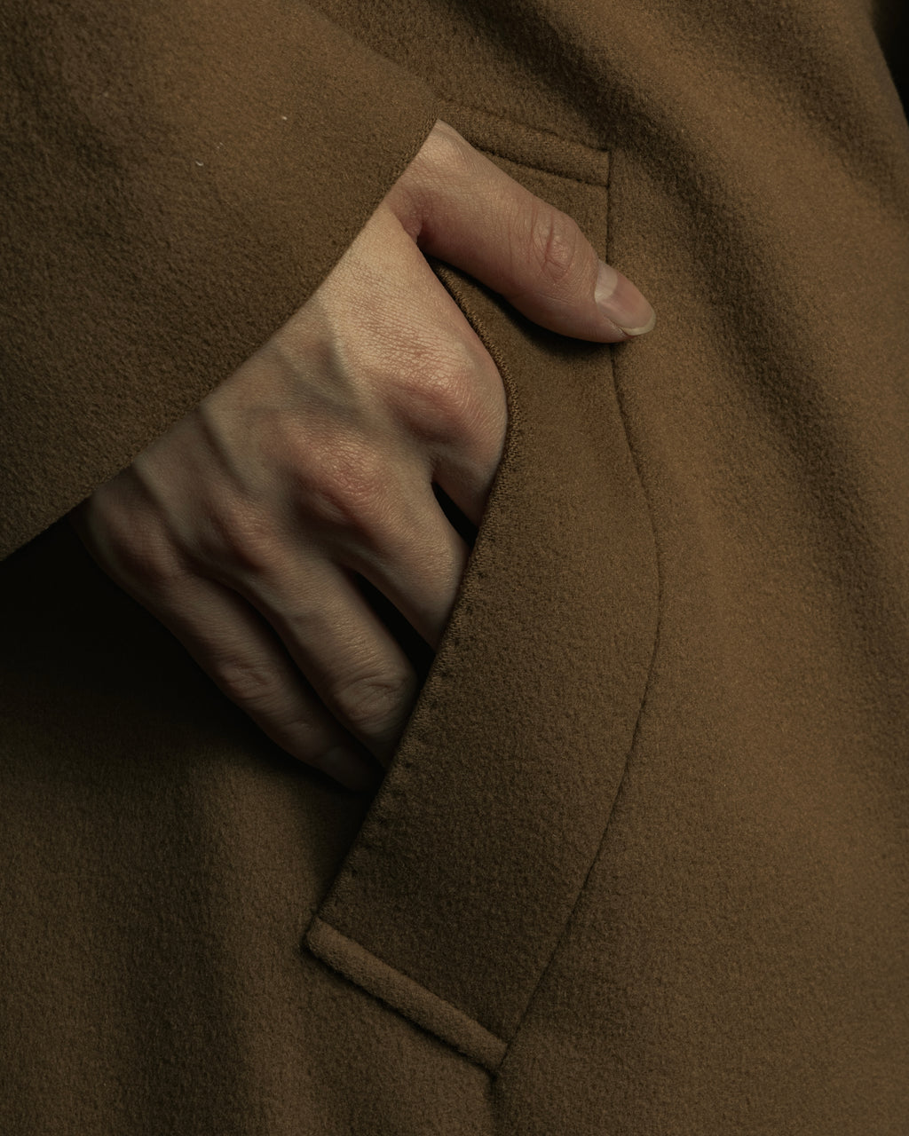 "BARBERINI" Classically tailored 100% cashmere chester coat