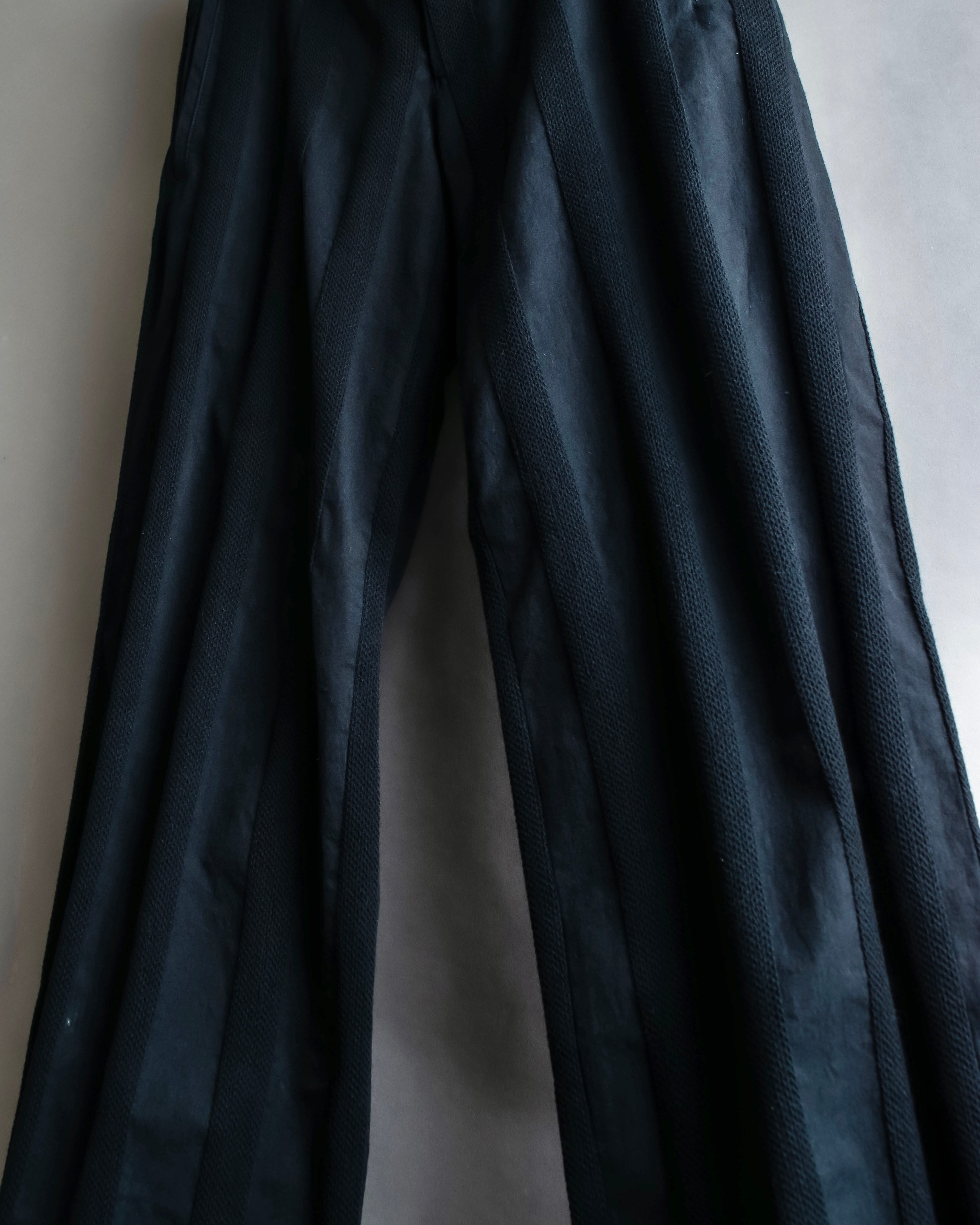 "ISSEY MIYAKE FETE" Fabric change stripe pattern wide slacks