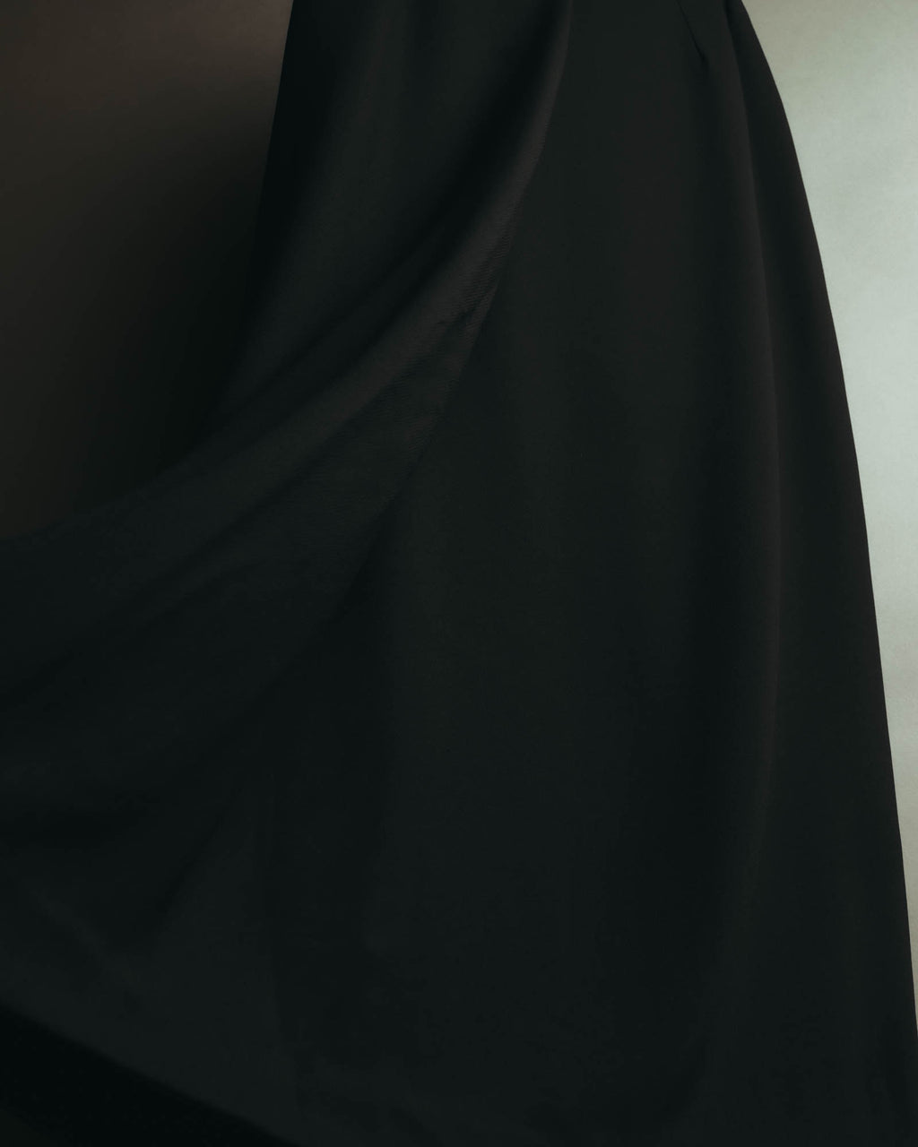 “HERMÈS” 90’s-00’s Minimal black silk wrap skirt