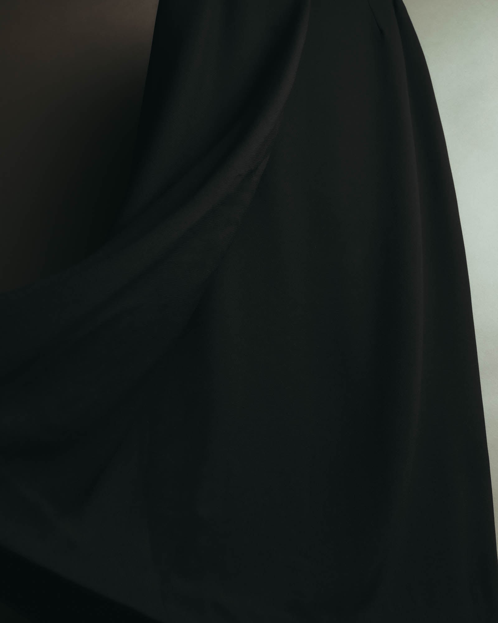 “HERMÈS” 90’s-00’s Minimal black silk wrap skirt