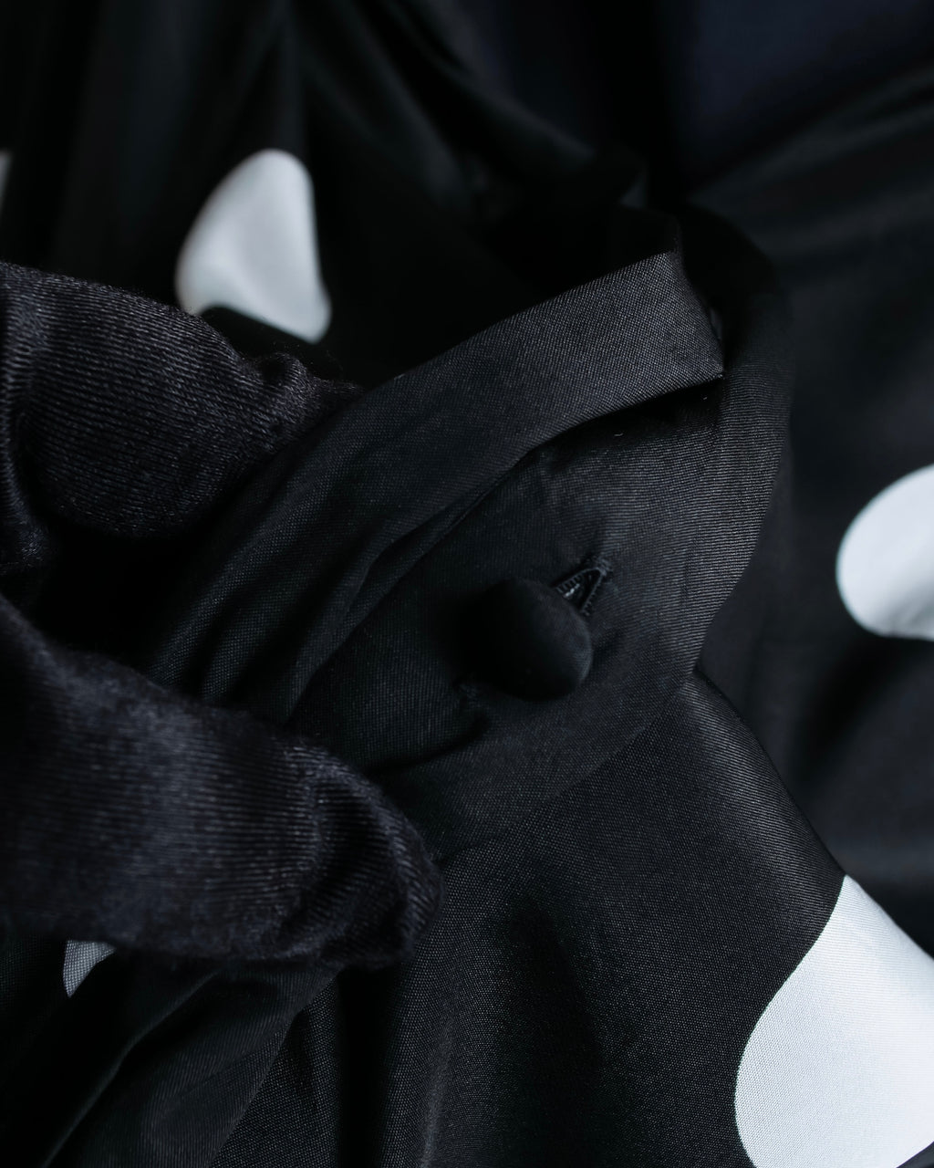 "BALENCIAGA" Polka dot flying squirrel silhouette bow tie dress