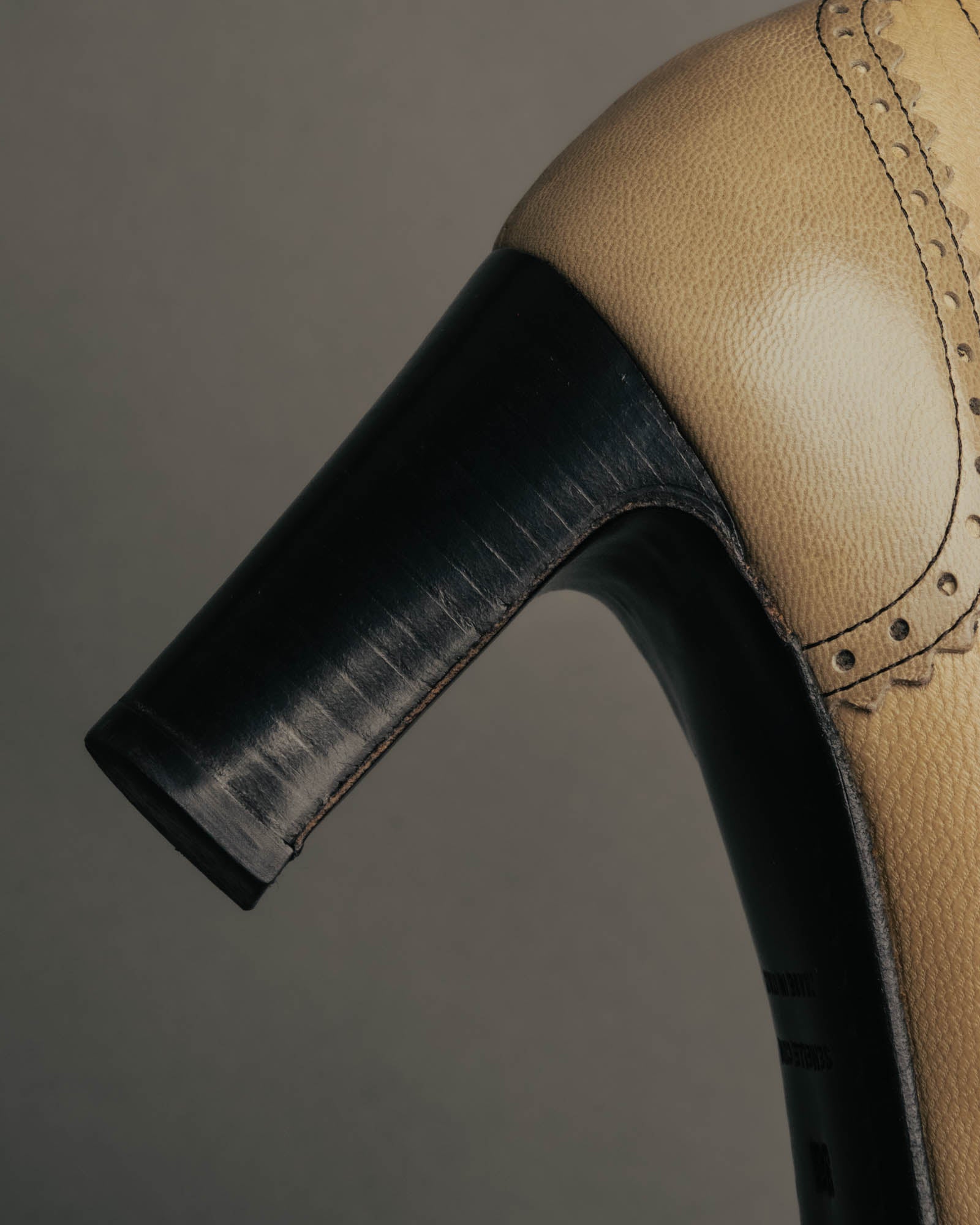 "HERMÈS" 80's-90's Classic bi-color leather tassel brogue pumps
