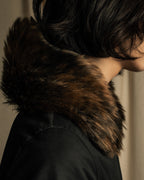 "PLEATS PLEASE ISSEY MIYAKE"
Long-haired fur neck dress