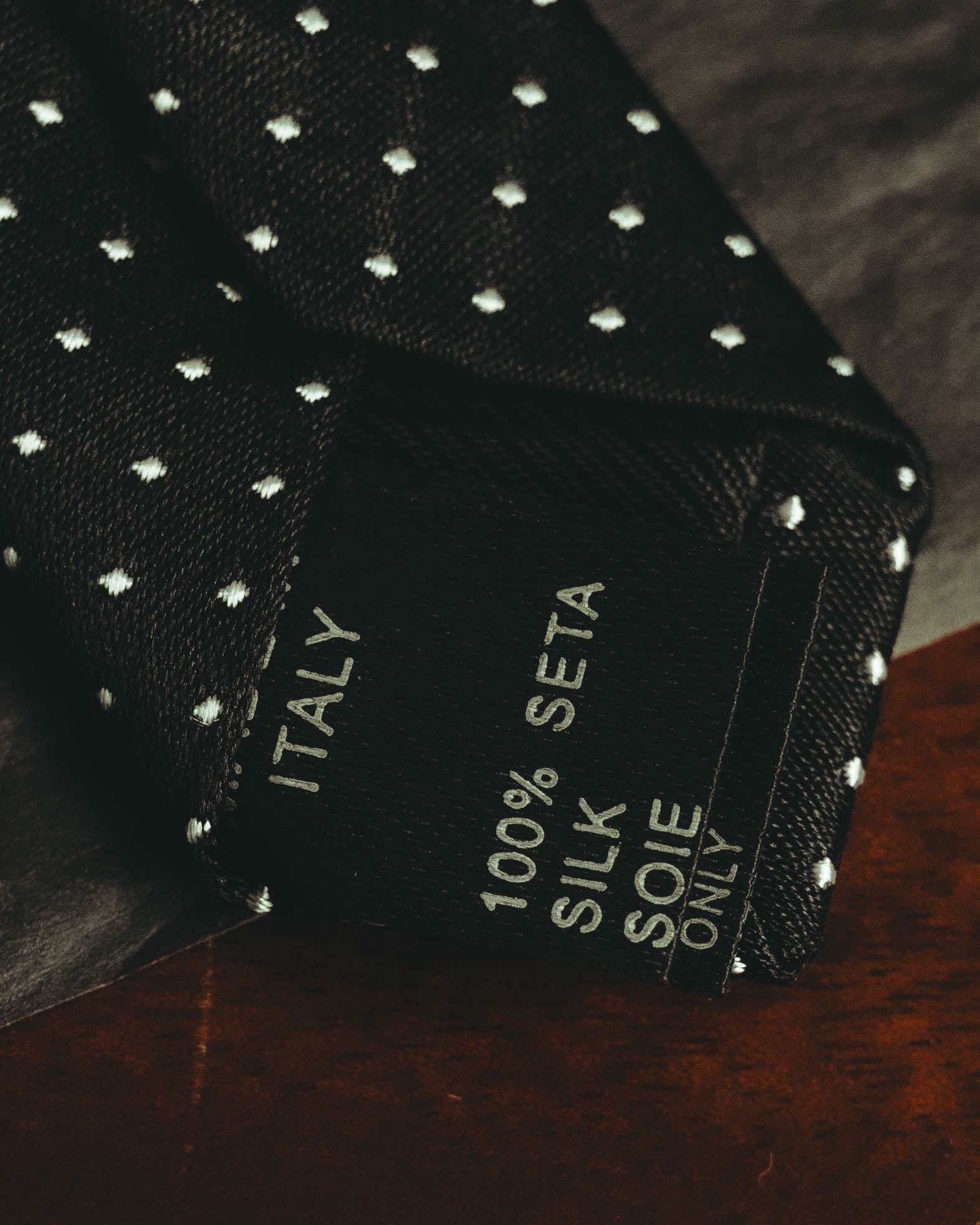 "Dolce & Gabbana" 10's-20's Slim polka dot silk necktie