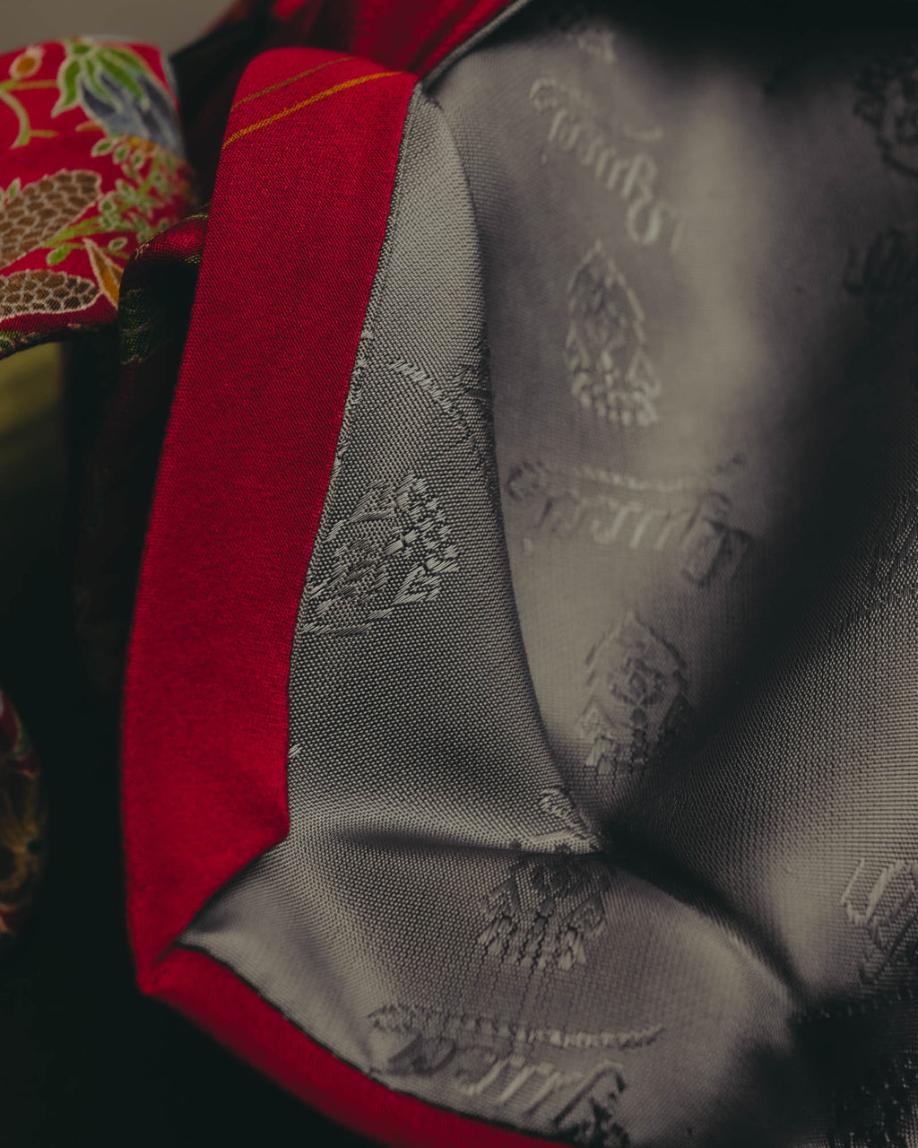"GUCCI" 70's-80's Floral silk scarf tie