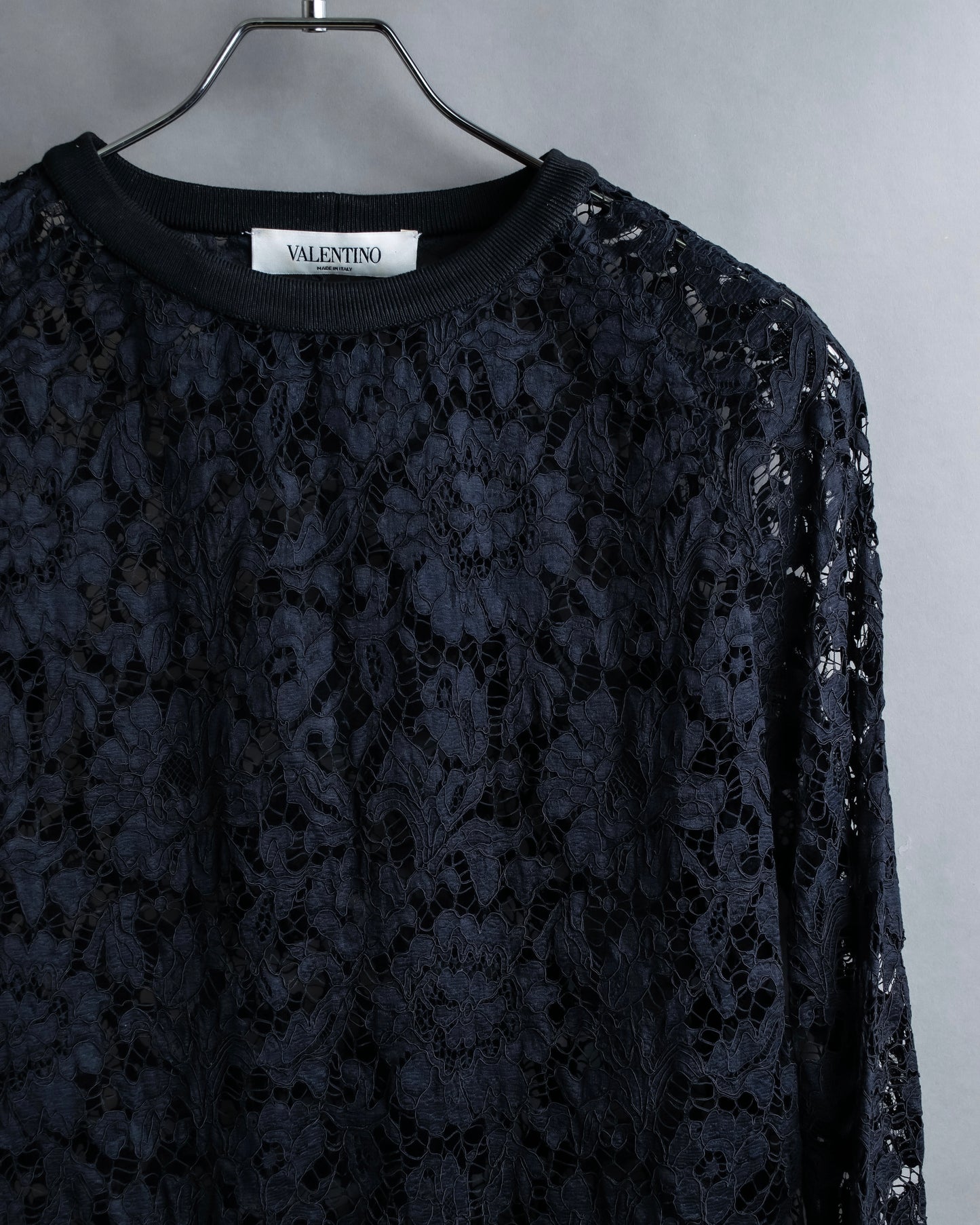 "VALENTINO" Floral lace design trimmed pullover