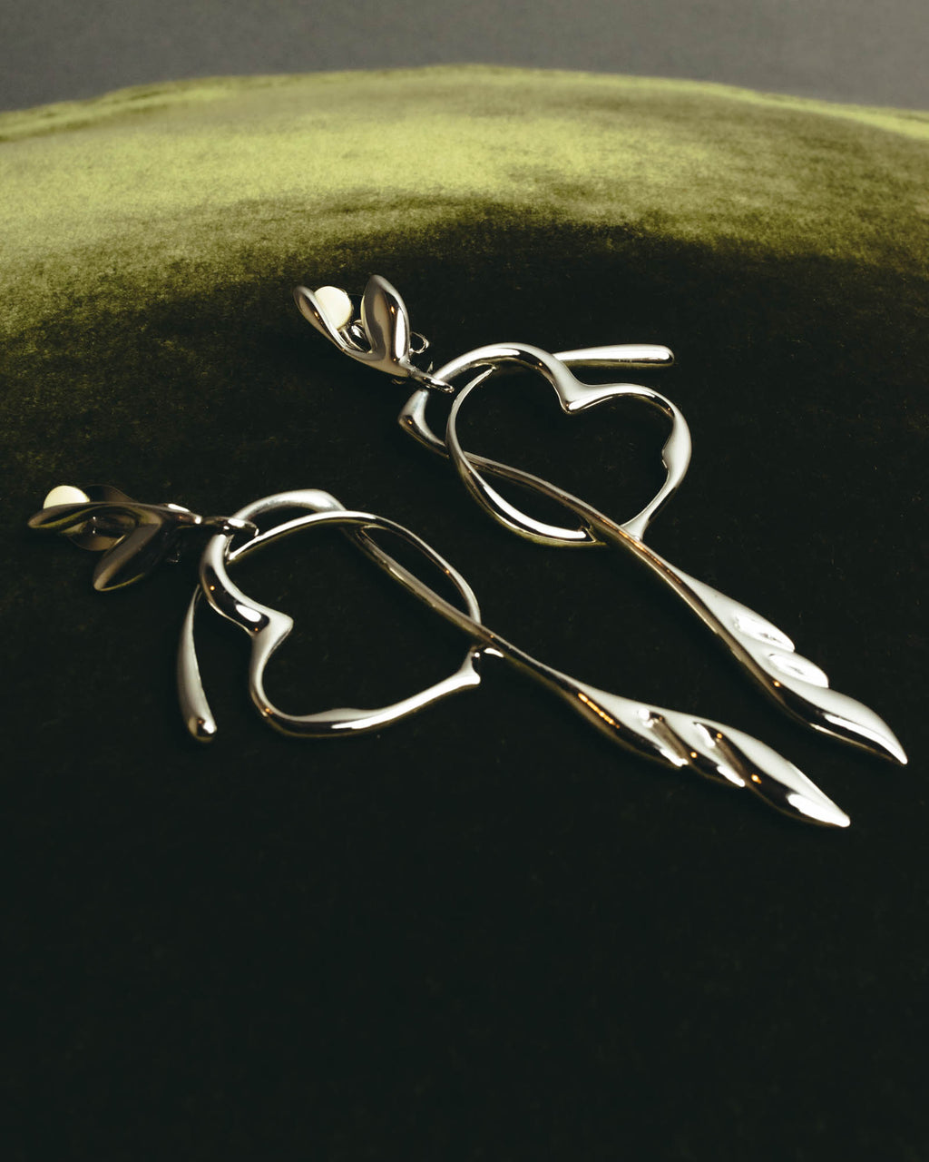 “BALENCIAGA” 2017-2023 organic heart and arrow clip-on drop earrings