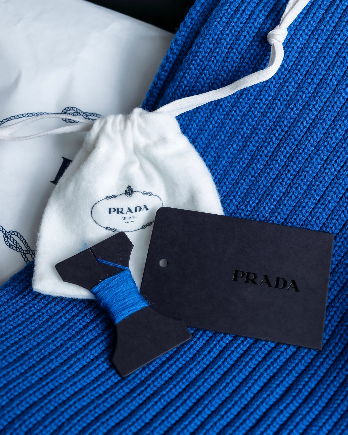 "PRADA" Ribbed knitting beautiful blue muffler