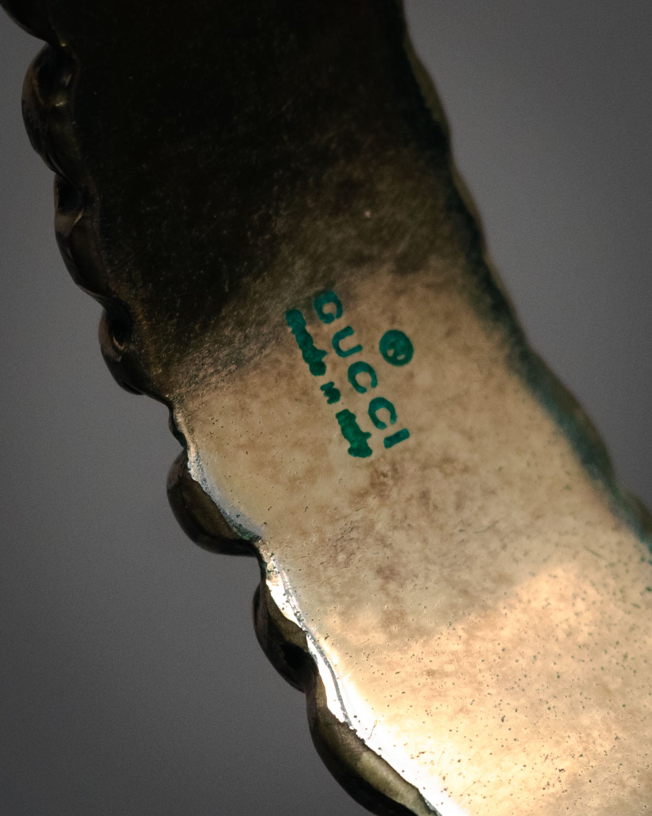 “GUCCI” 2010’s organic relief cuff bracelet