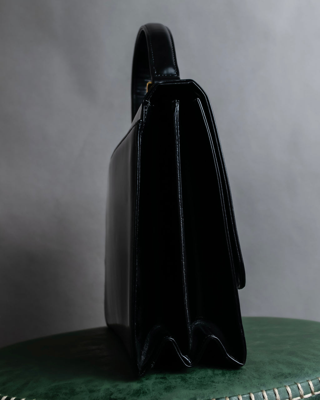 "Valentino Garavani" Logo turn lock parts design leather hand bag