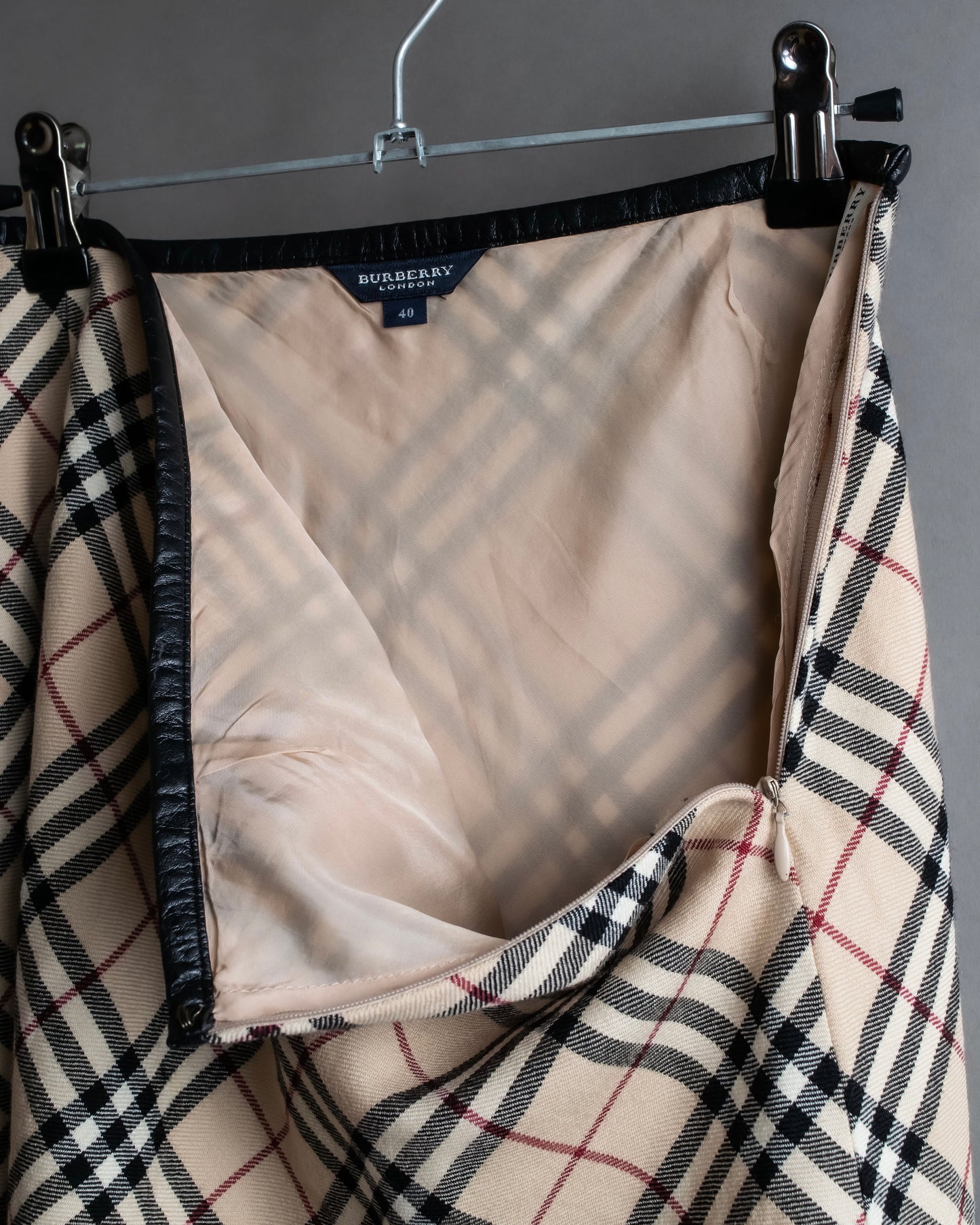 "BURBERRY" Nova check pattern leather piping design cropped skirt