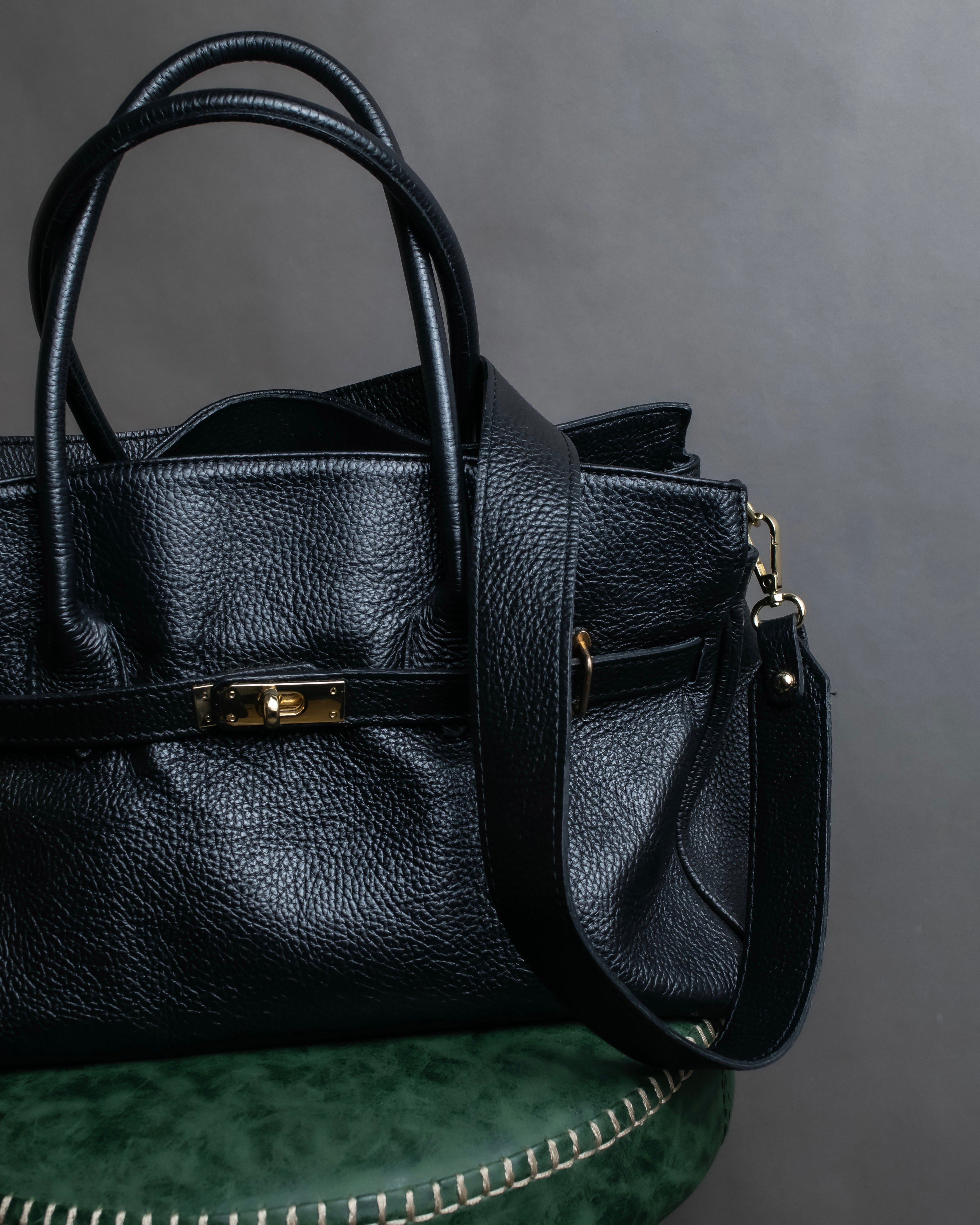 "AULENTTI" Gold closure belt design leather 2-way bag