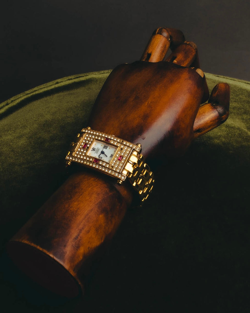 "VALENTINO ROLENTA" 90's-00's Decorative rhinestone quartz watch