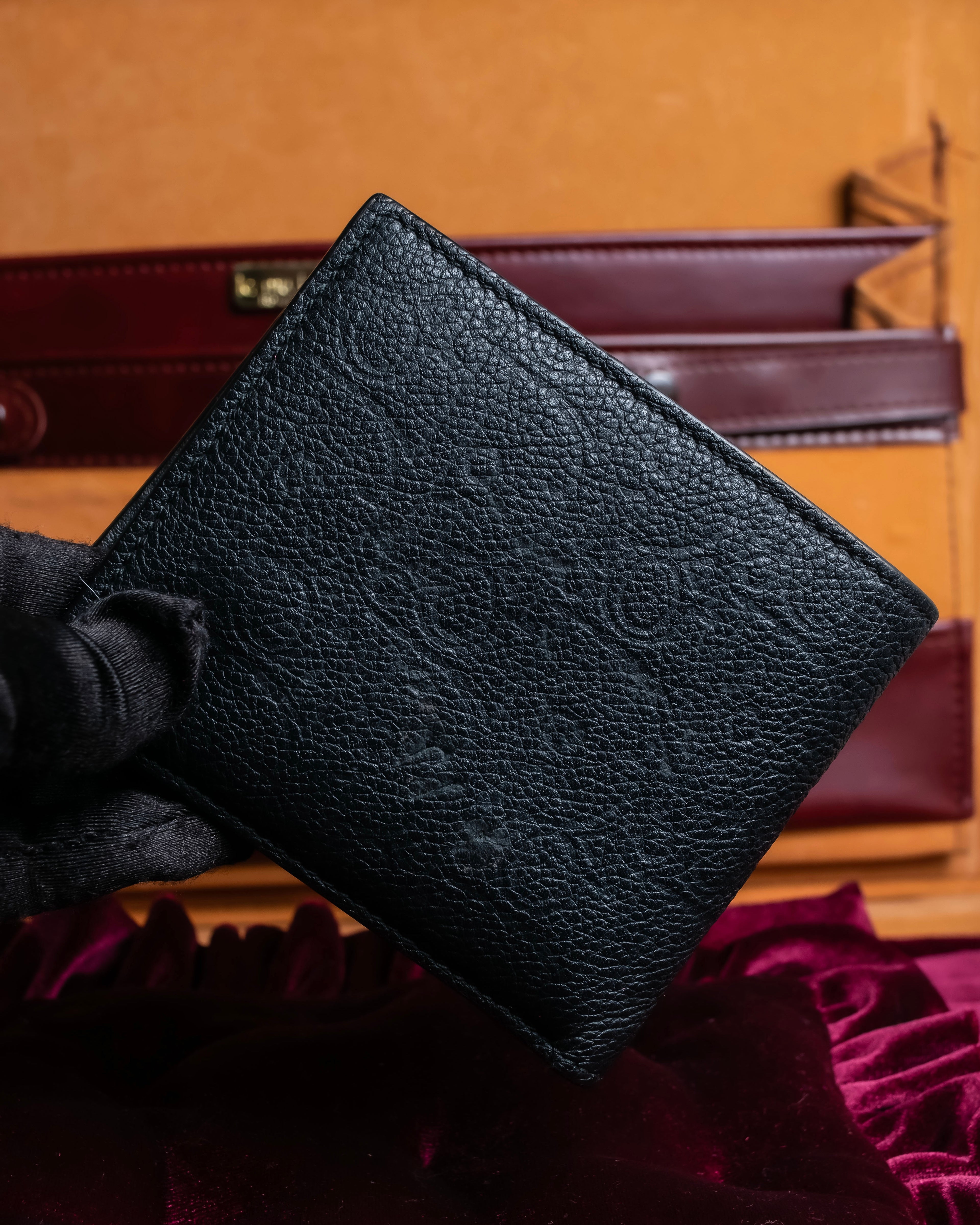 "Dior" Logo engraved bi-fold leather wallet