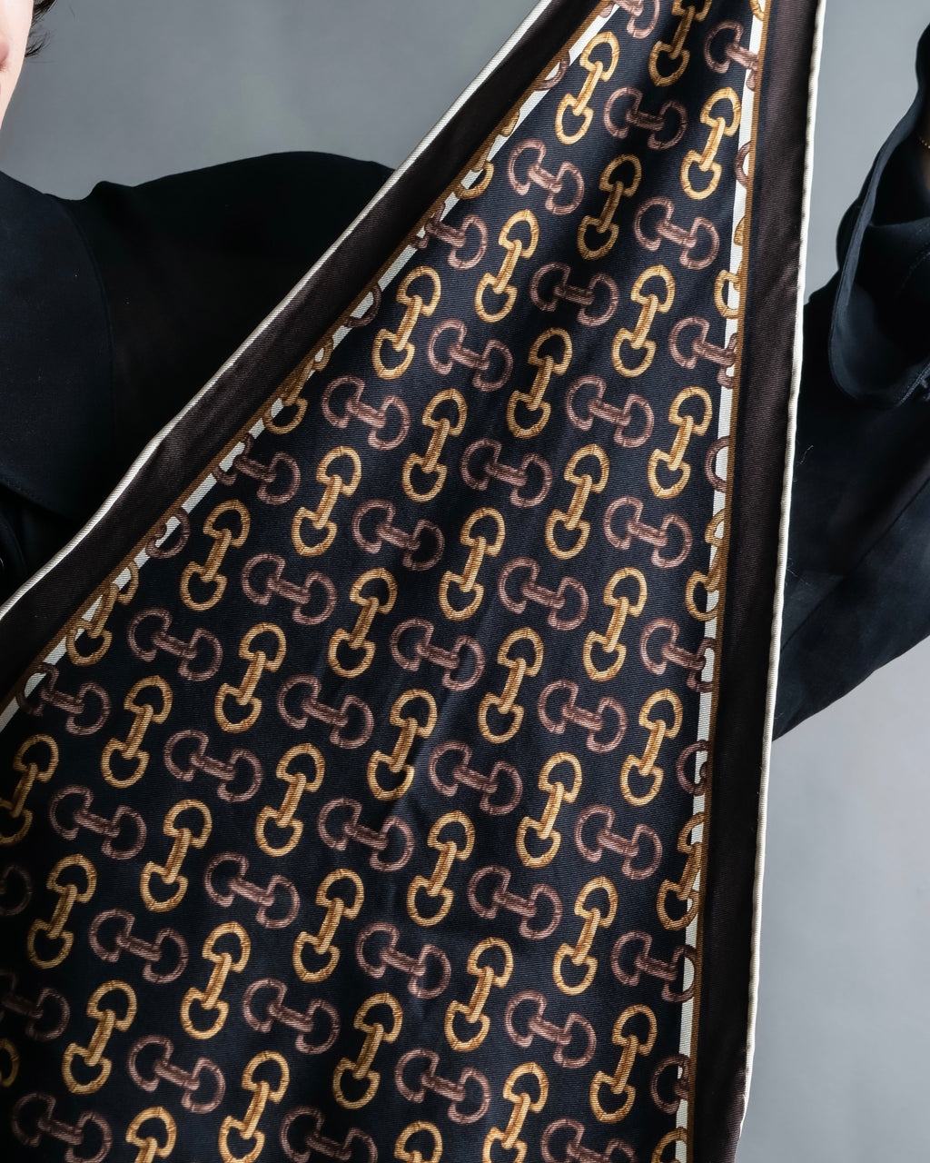 “GUCCI” Horse bit printed diamond scarf