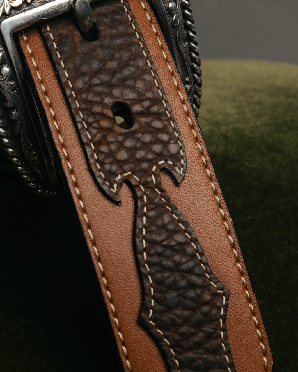 "ARIAT" 00's-10's Studded tooled leather western belt
