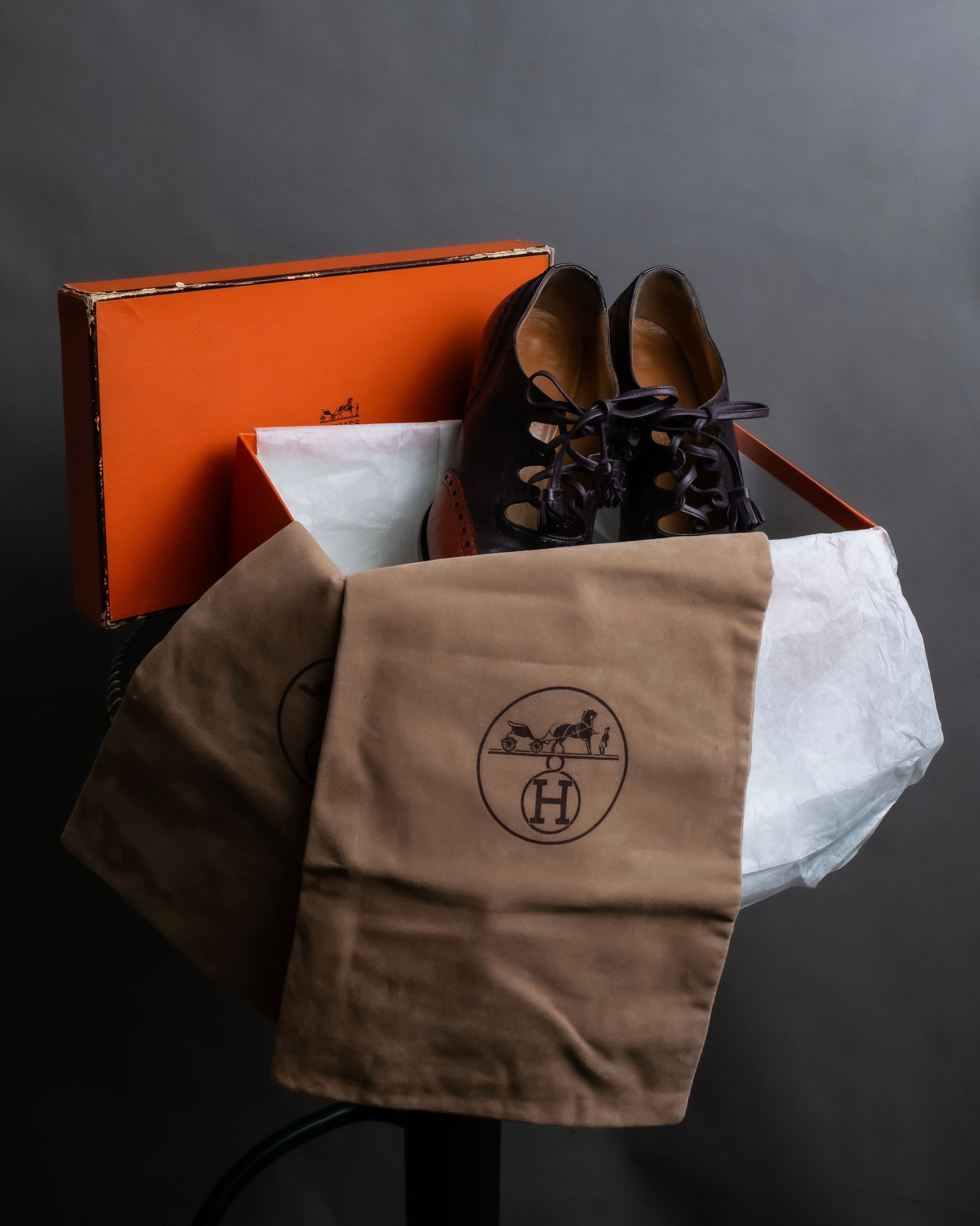 "HERMES" Medallion design combination leather heel shoes