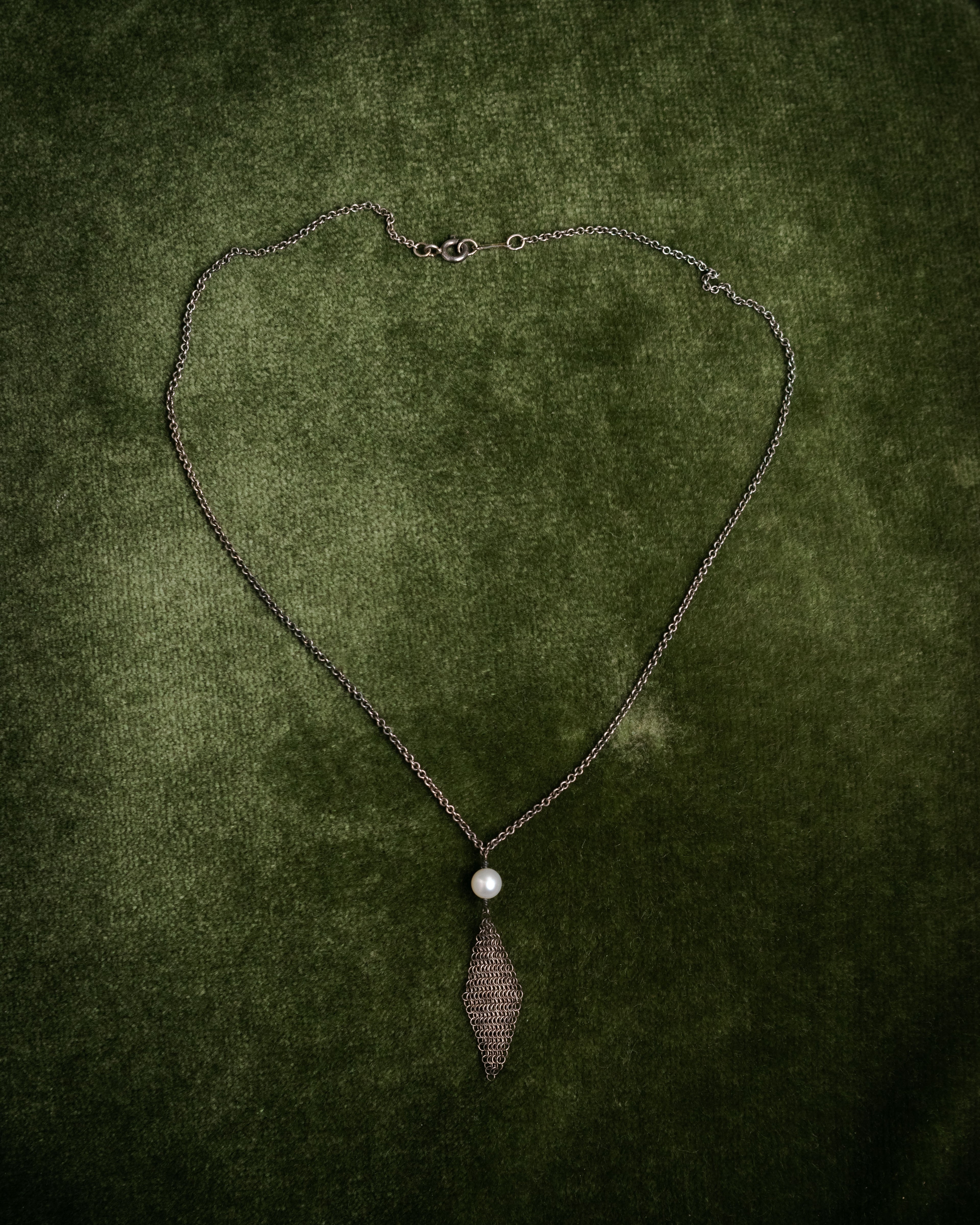 “TIFFANY & CO.” 1990-2005 Pearl mesh drop necklace