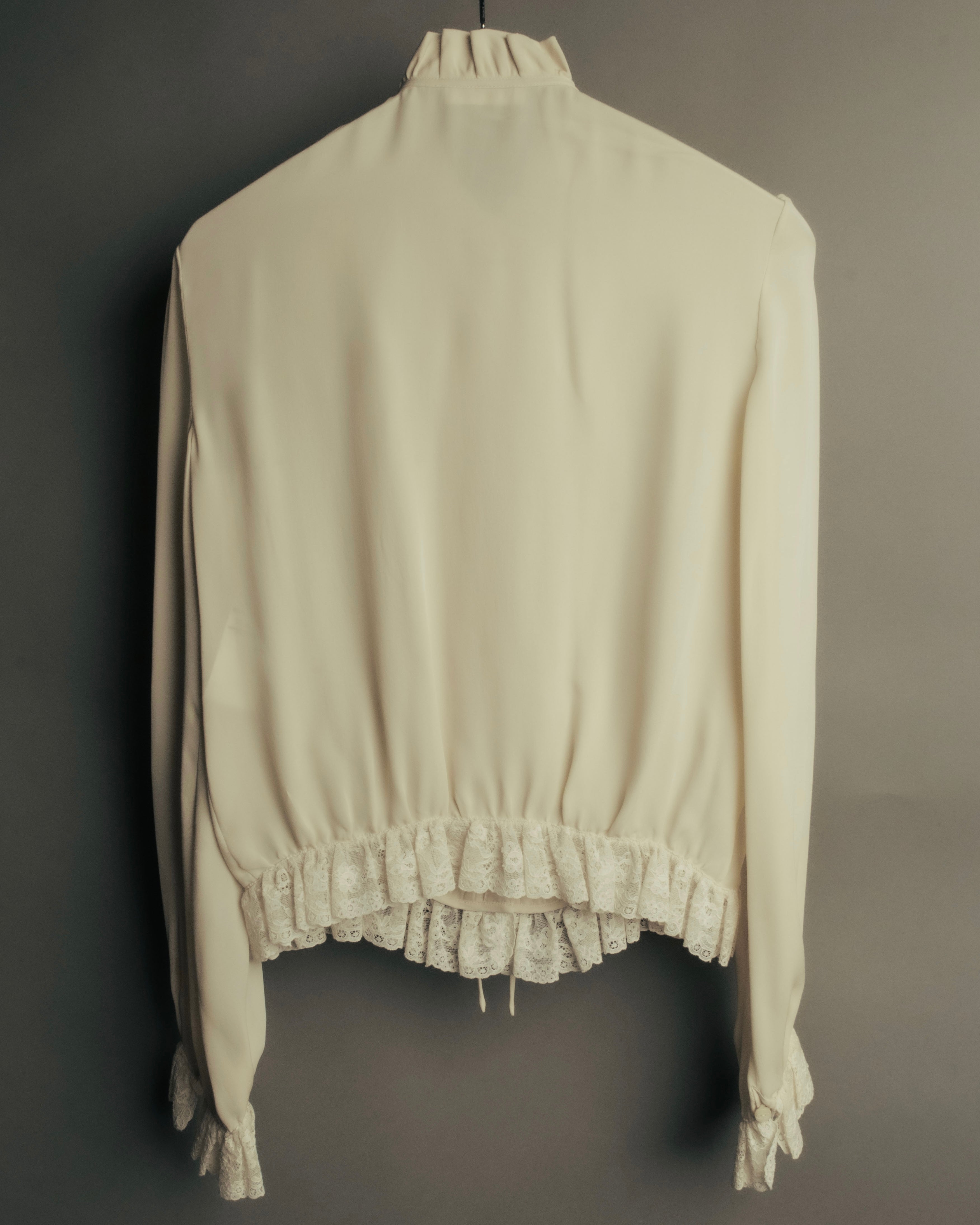 -SPECIAL- “VALENTINO” 1998-2008 Silk ruffled lace bow blouse
