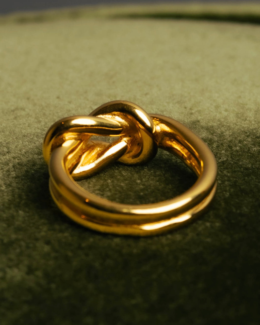 "HERMES" Sculptural gold tone knot Atame scarf ring