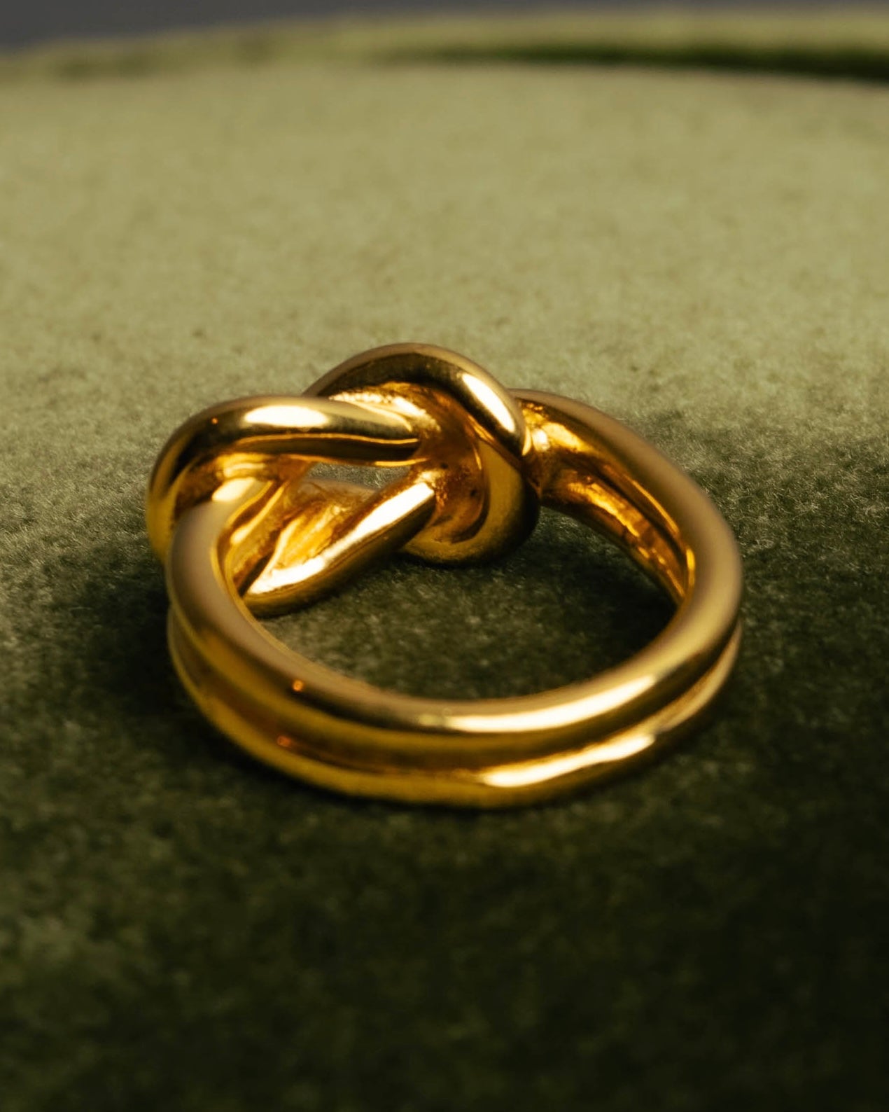 "HERMES" Sculptural gold tone knot Atame scarf ring