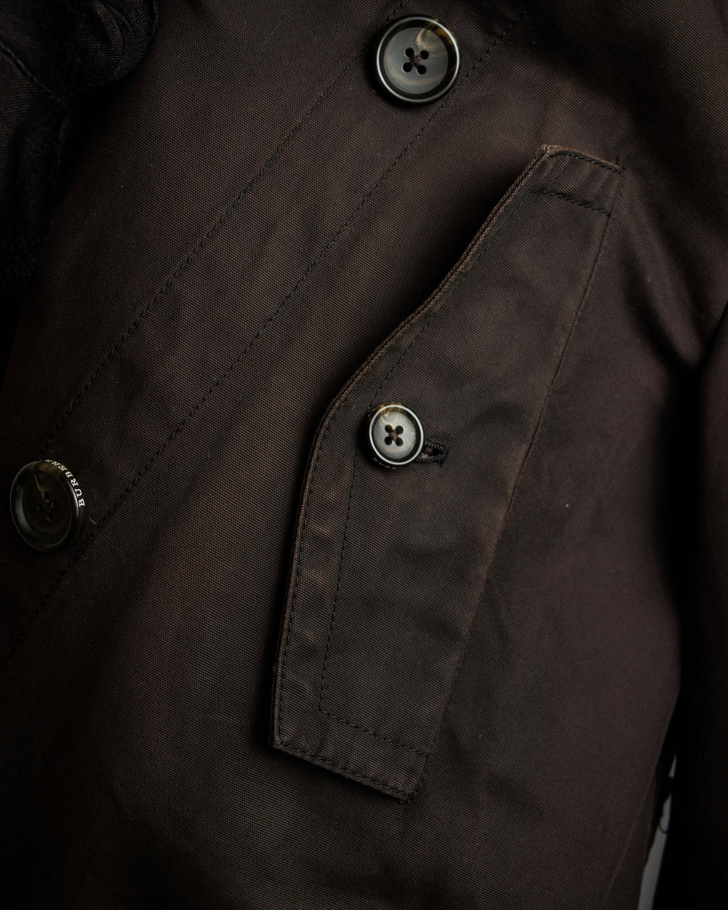 "BURBERRY" Subdued tone military detail mid-length trench coat