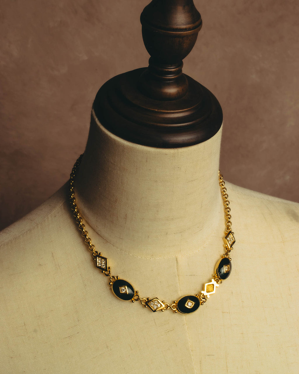 "BURBERRYS" 90's Emerald enamel costume jewelry necklace