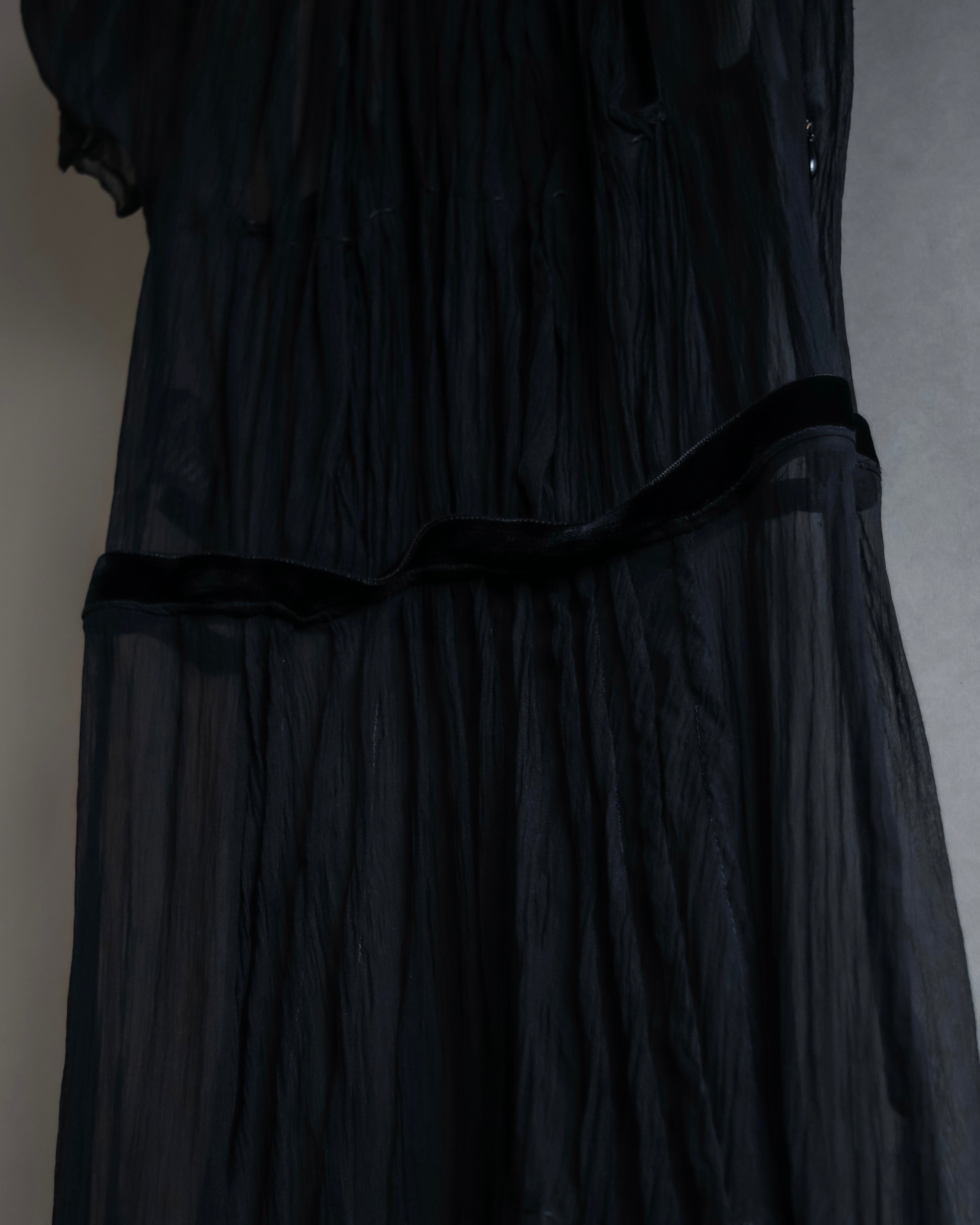 "PRADA" Gathered ribbon design puff sleeve dress