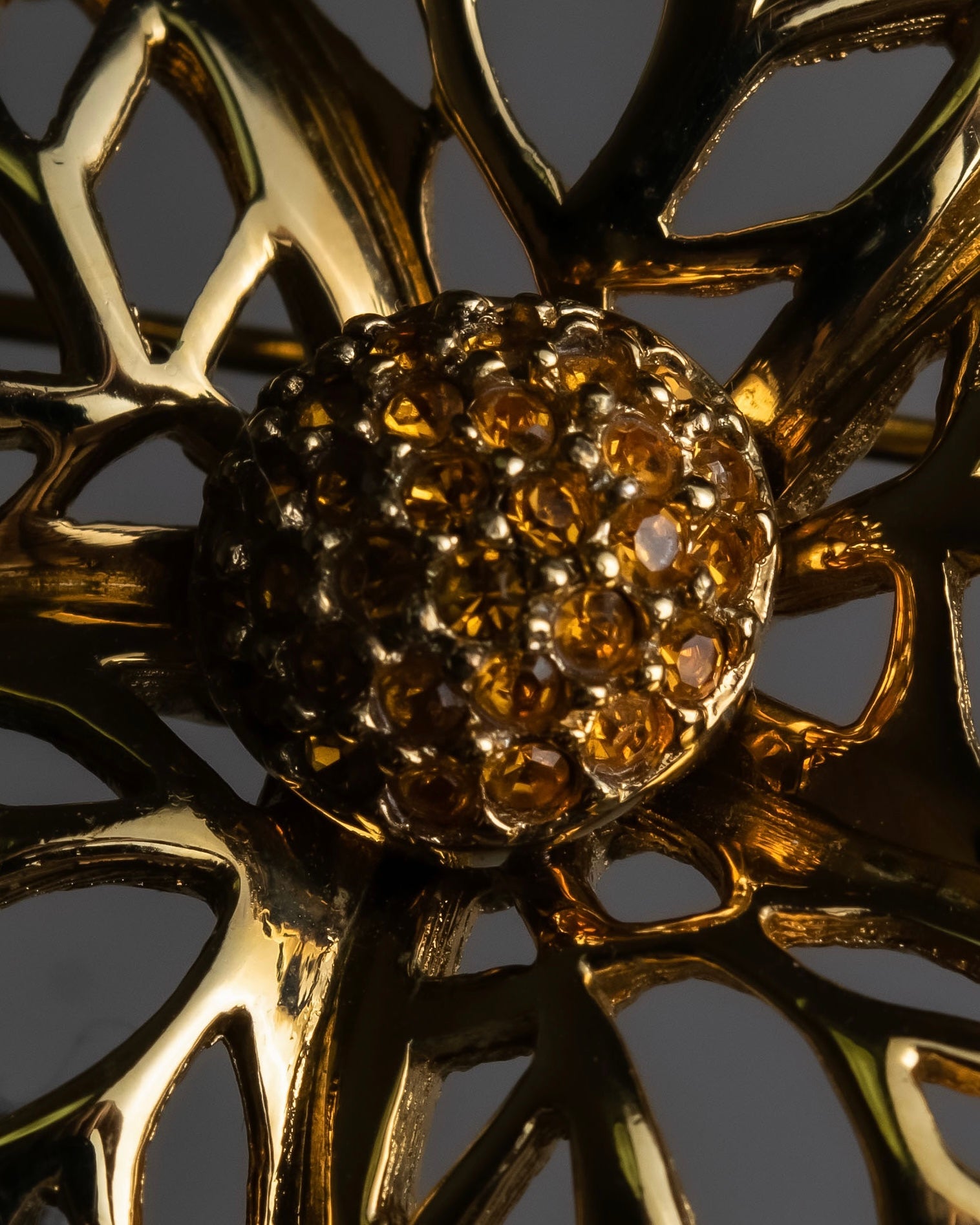 "Christian Dior" Floral motif gold brooch