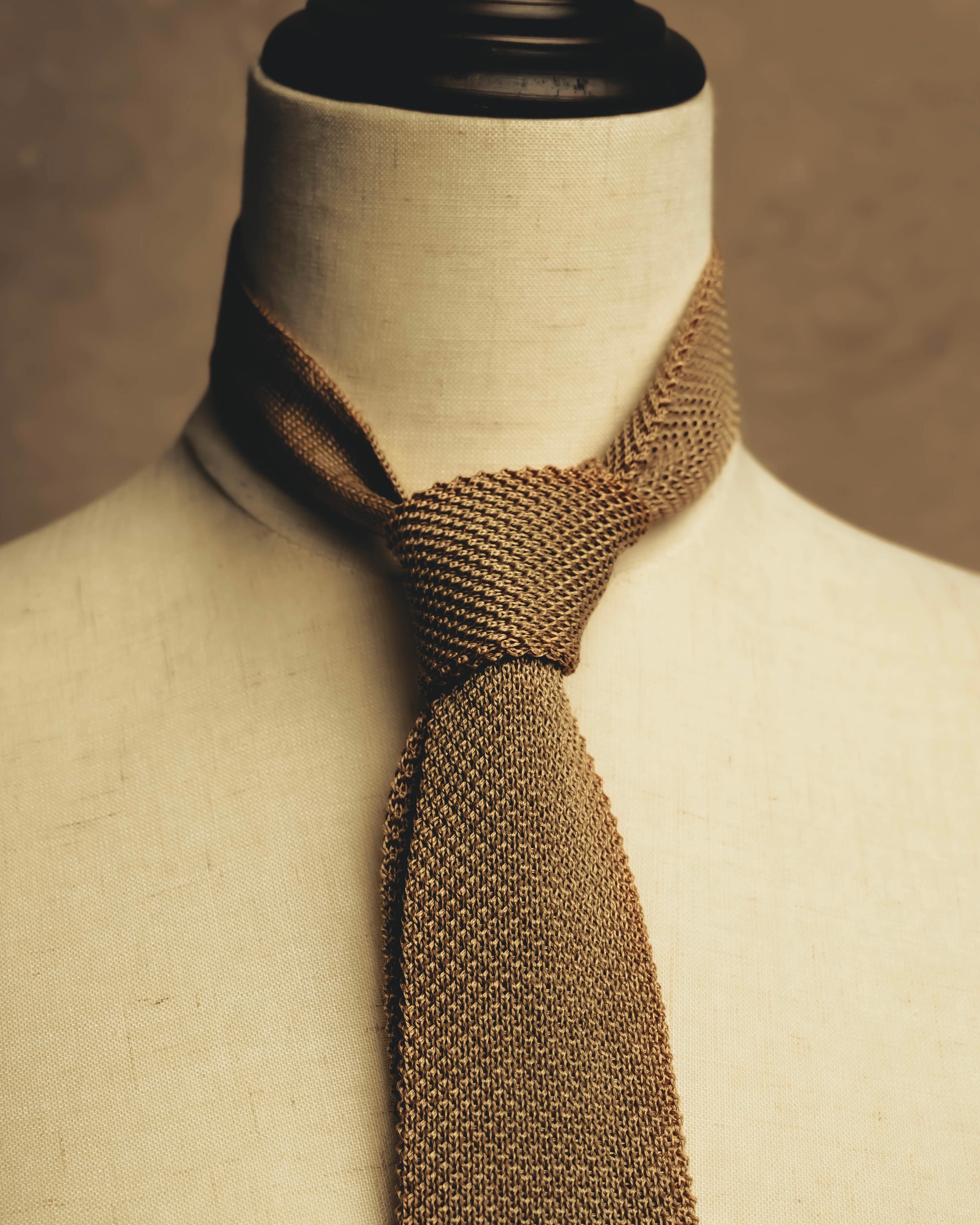 “COMME des GARÇONS HOMME”
80’s-90’s open-knit square-end necktie