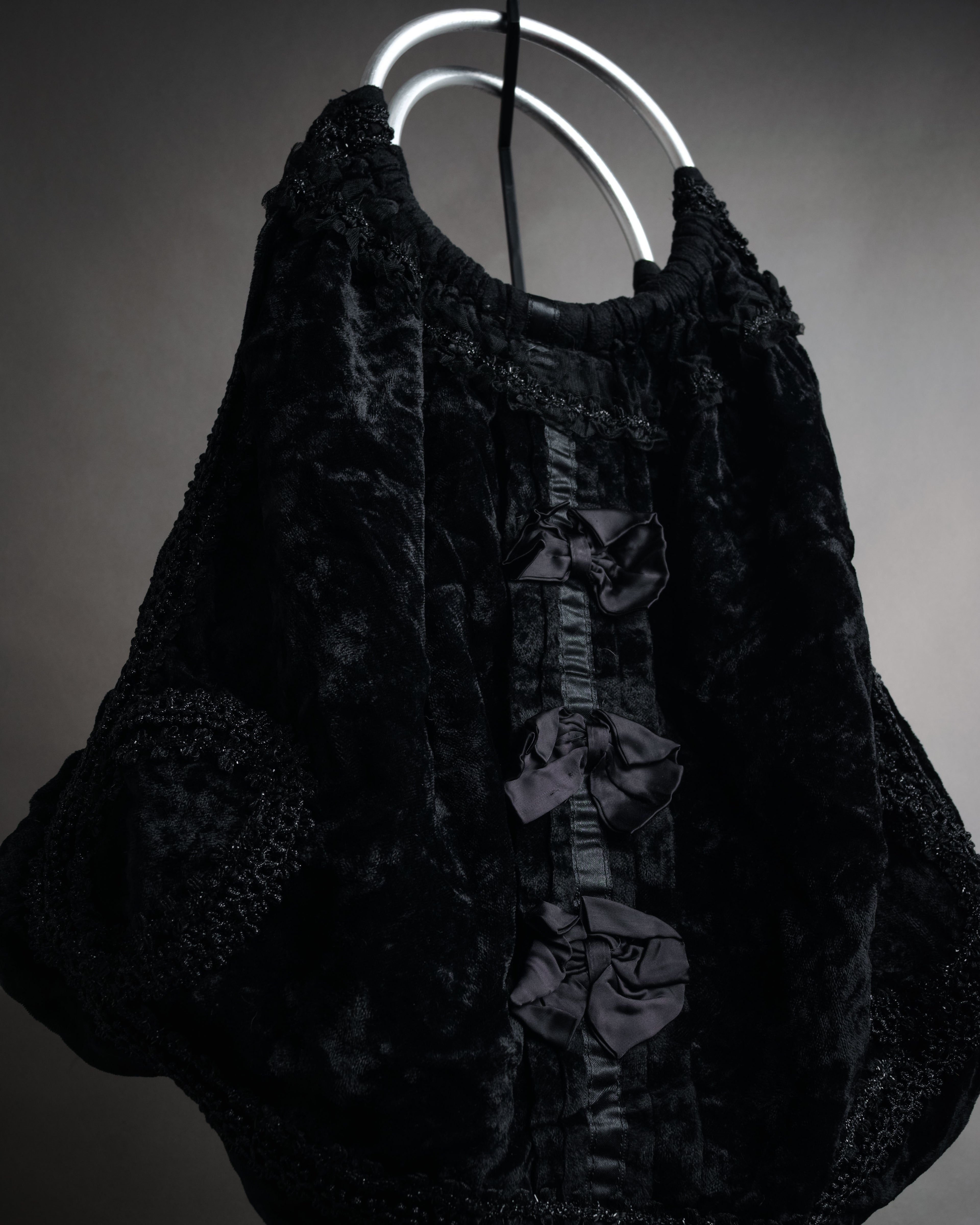 “COMME des GARÇONS” 2005 AW Velvet lace circle handle bag