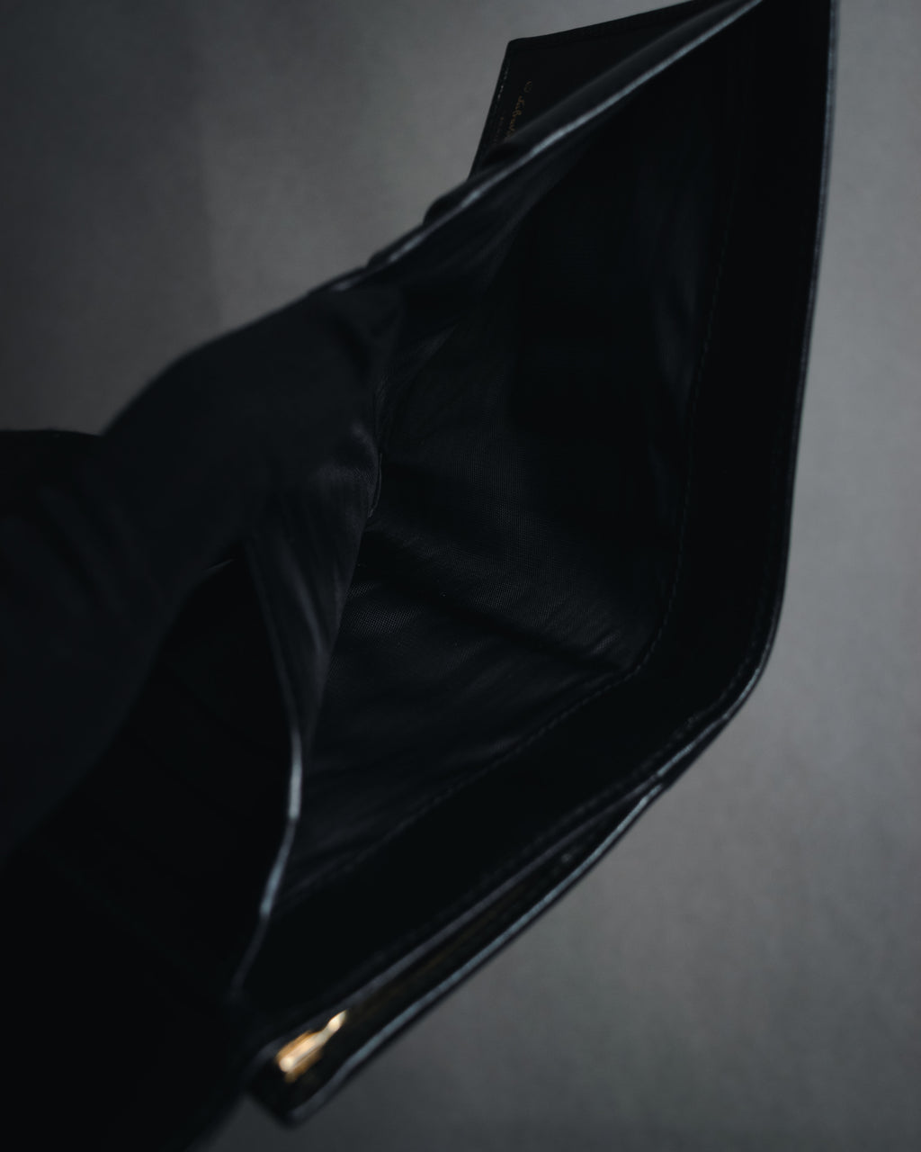 "Salvatore Ferragamo" 90’s Gancini clasp kiss lock tri fold wallet