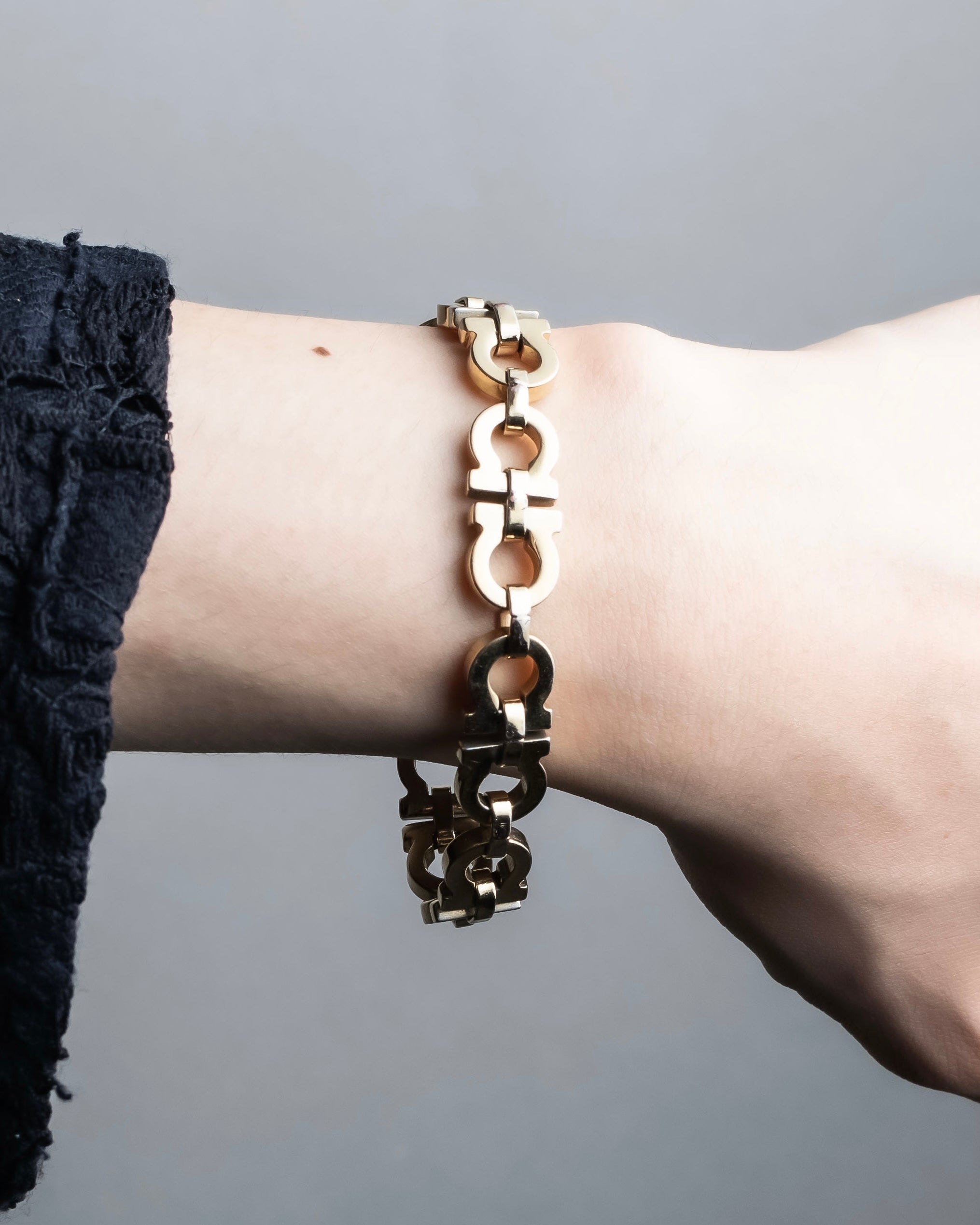 "Ferragamo" Gancini motif gold color bracelet