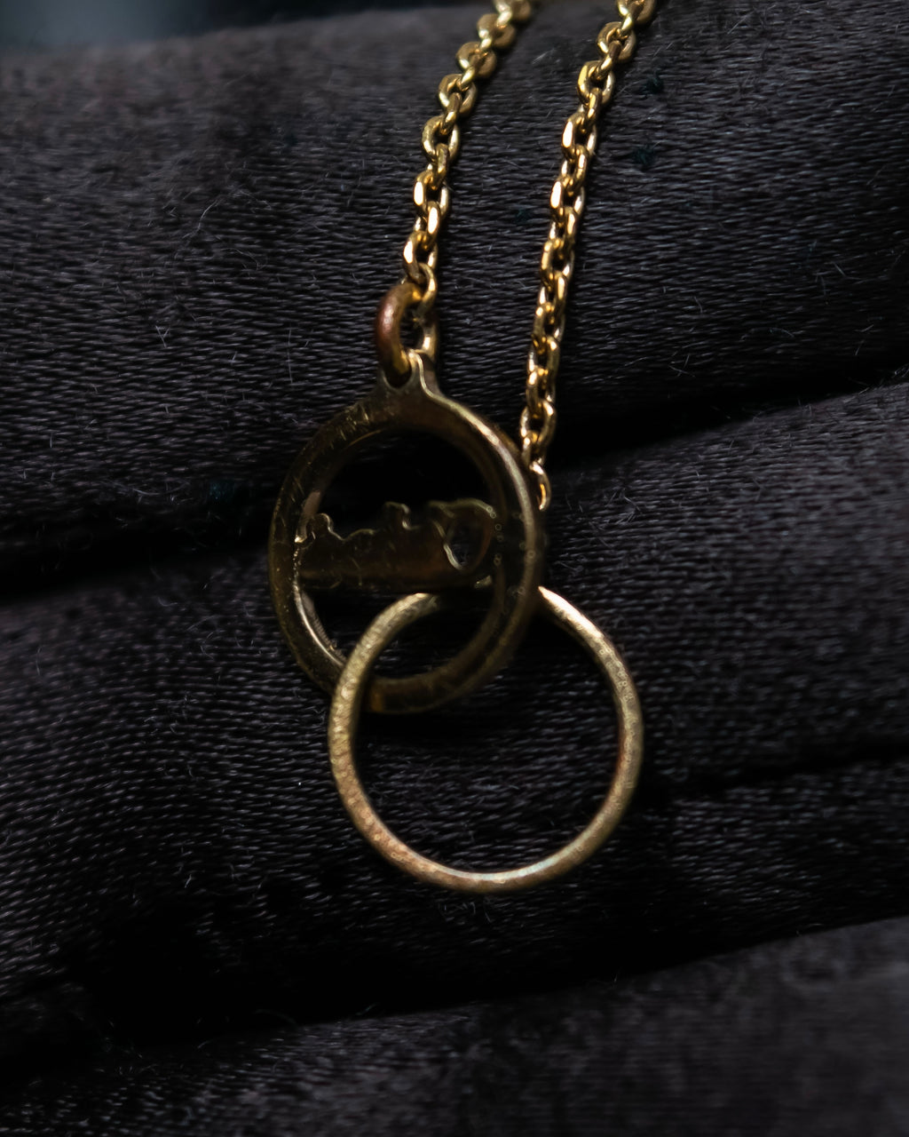 “Chloé” jewelry attached double ring necklace