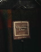 内側のダークグリーンを基調とした多色チェック柄の起毛生地に配された、Christian Dior Monsieur Sportswearの織りネームと独立したLサイズ表記。