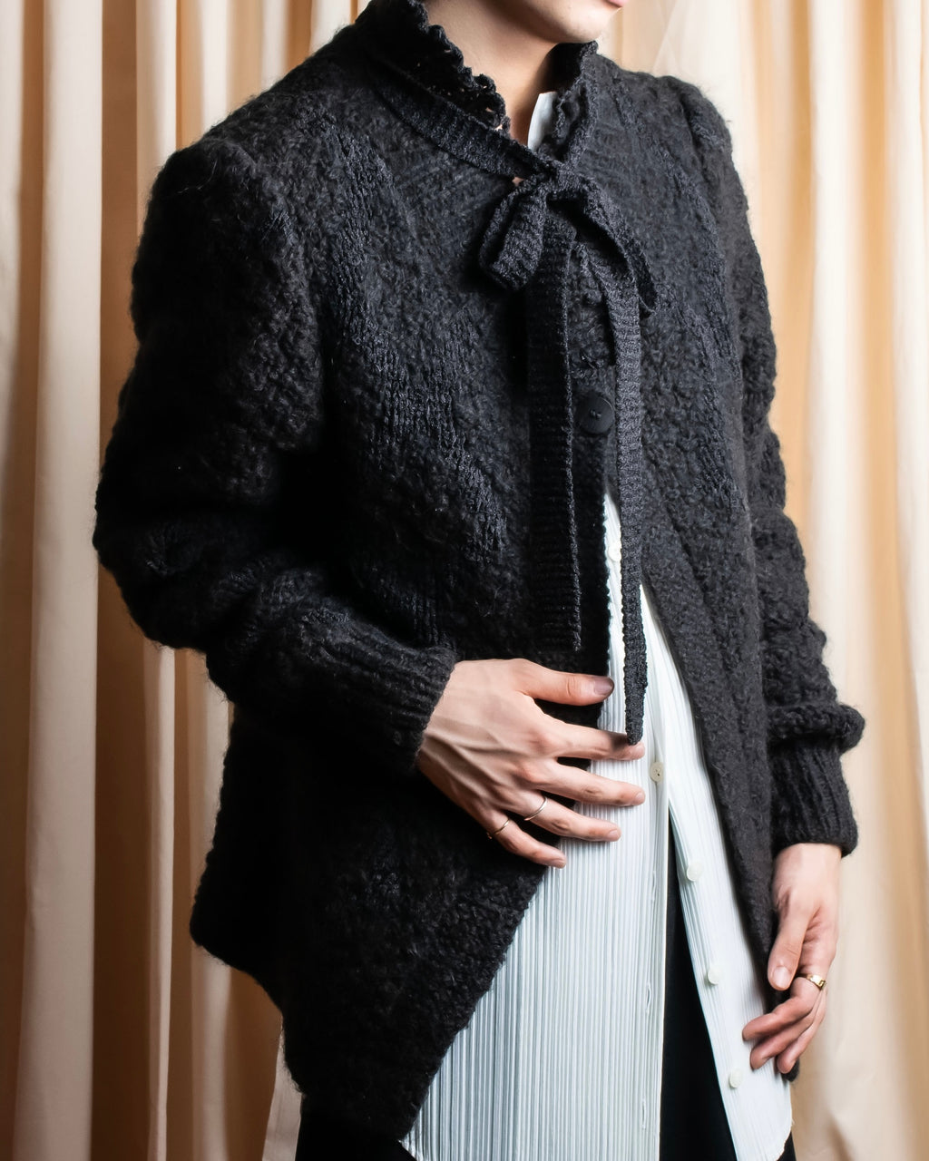 "YVES SAINT LAURENT" Ribbon design stand collar low gauge cardigan