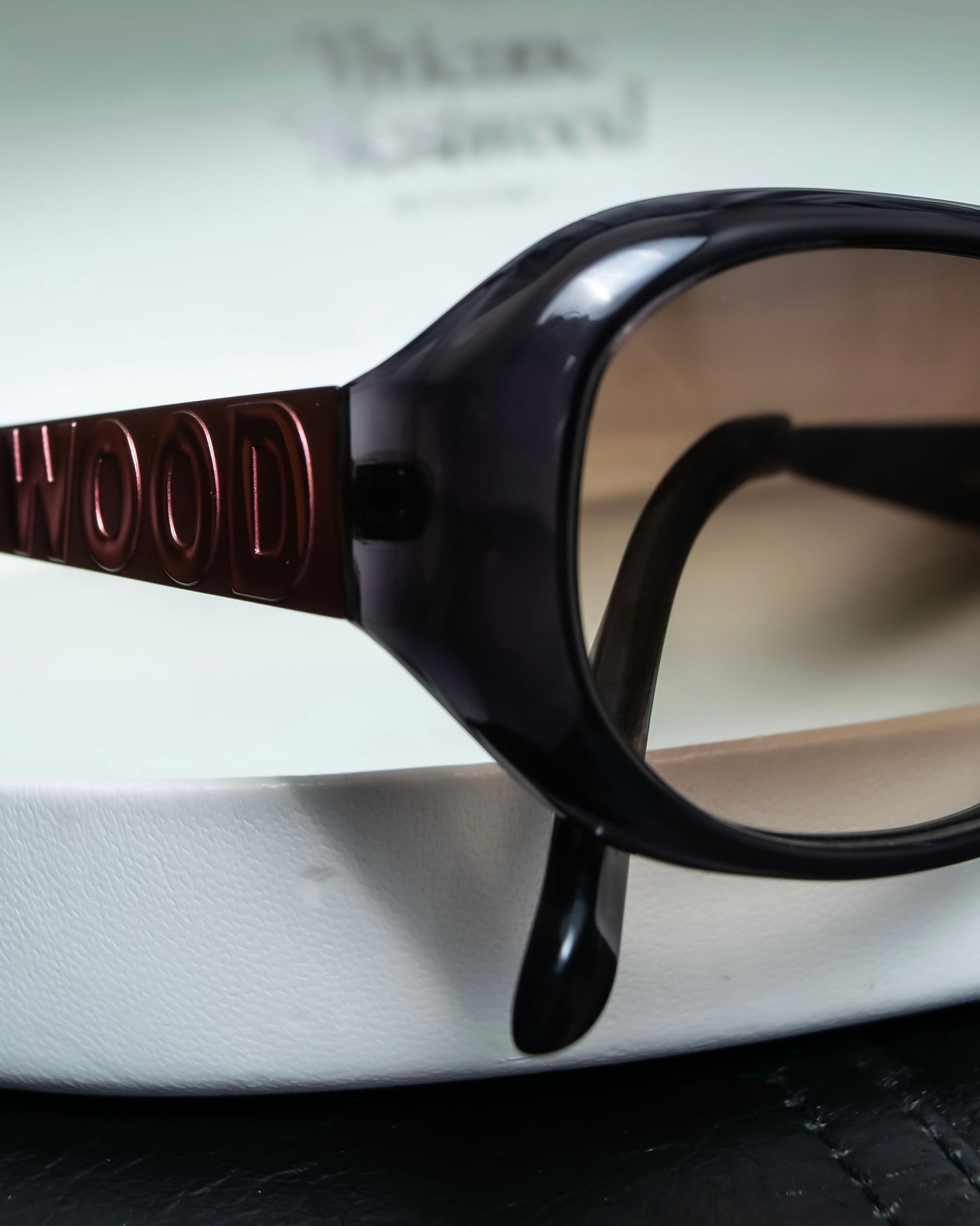 "Vivienne Westwood" Engraved temple logo oval sunglasses