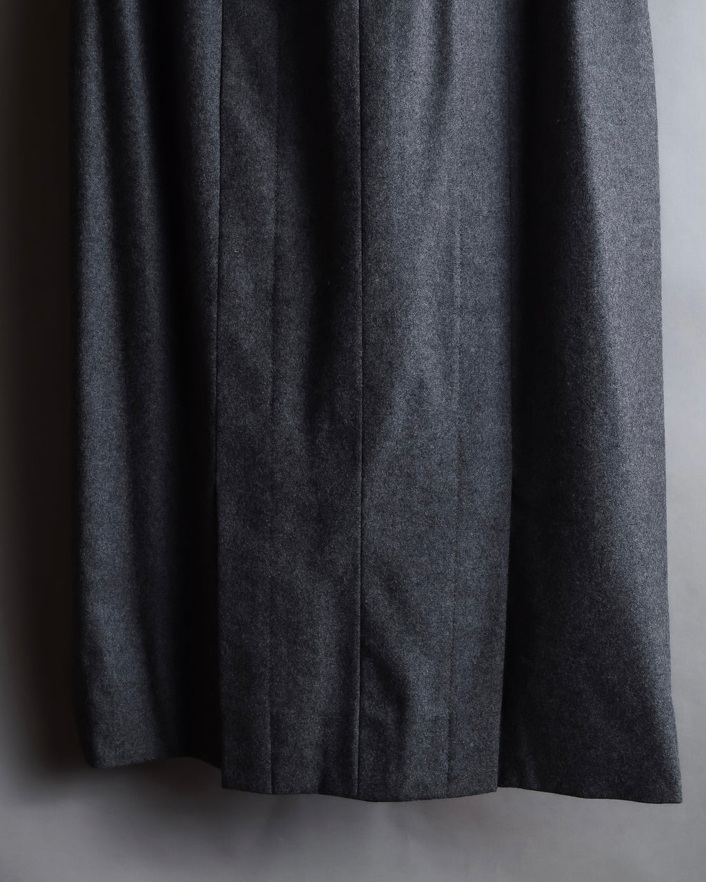 "CHANEL" 90's Gold button design straight line skirt