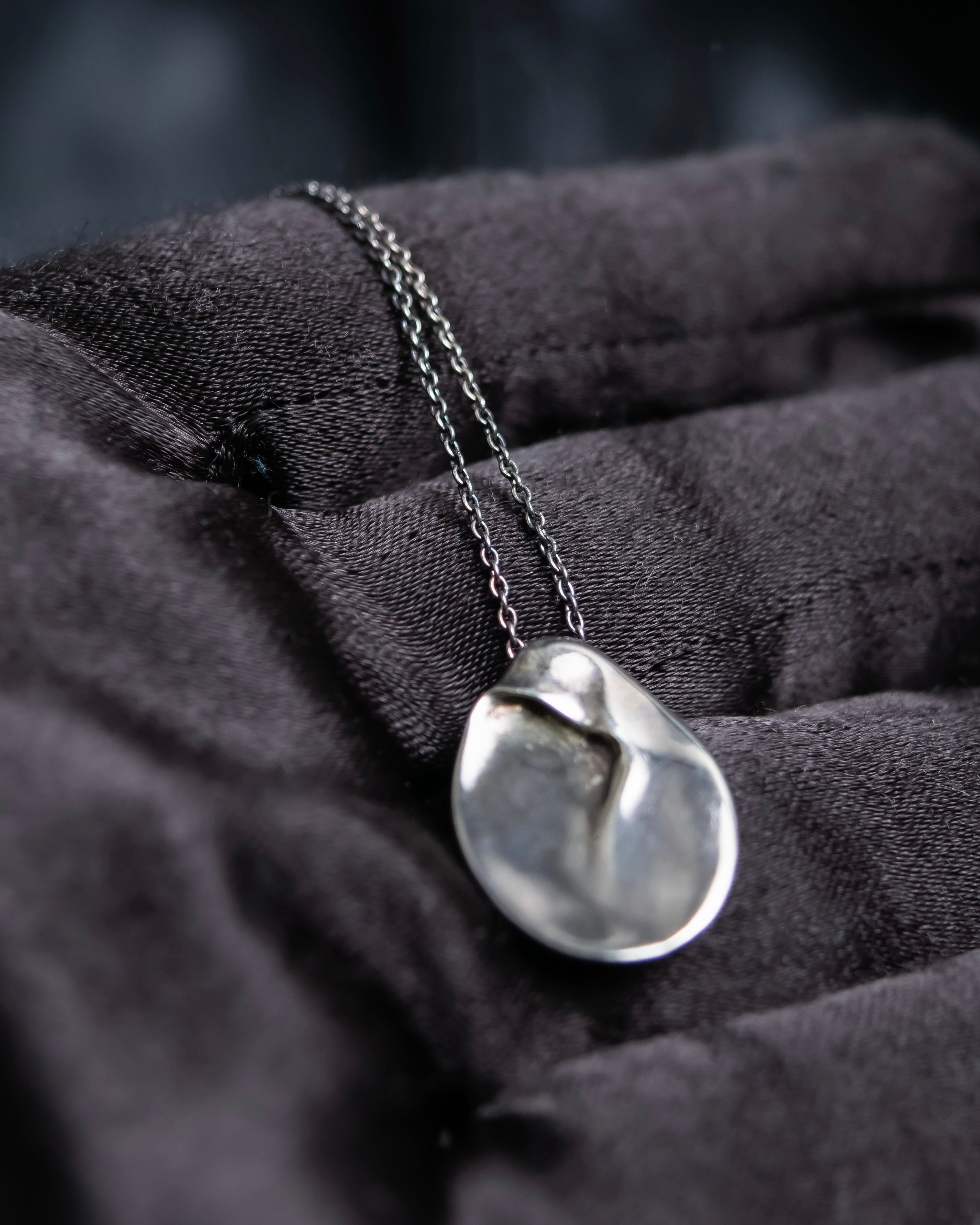 "Tiffany&Co Elsa Peretti madonna necklace