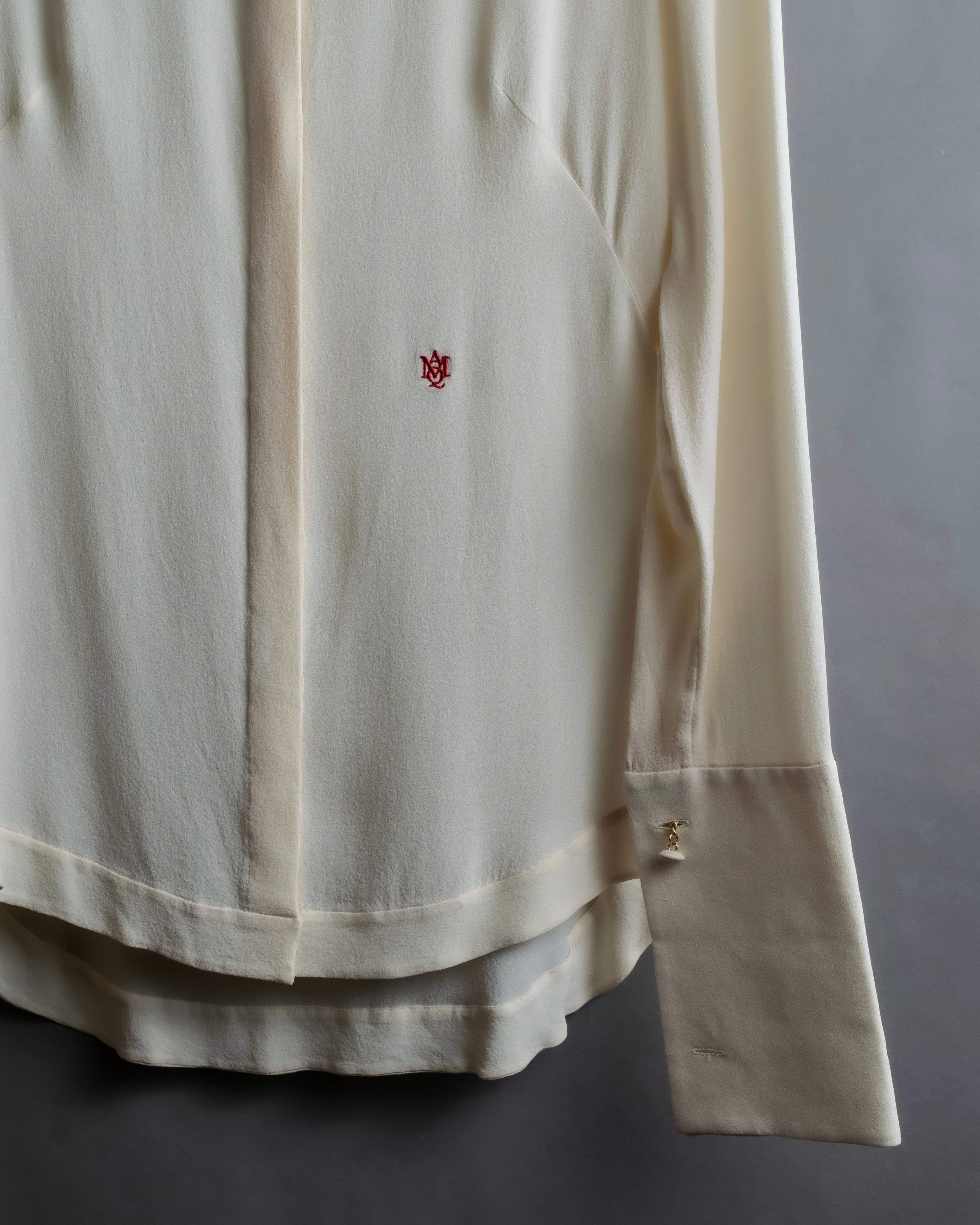 Camisa de seda con bordado en forma de logotipo "Alexandar McQueen" sin cuello
