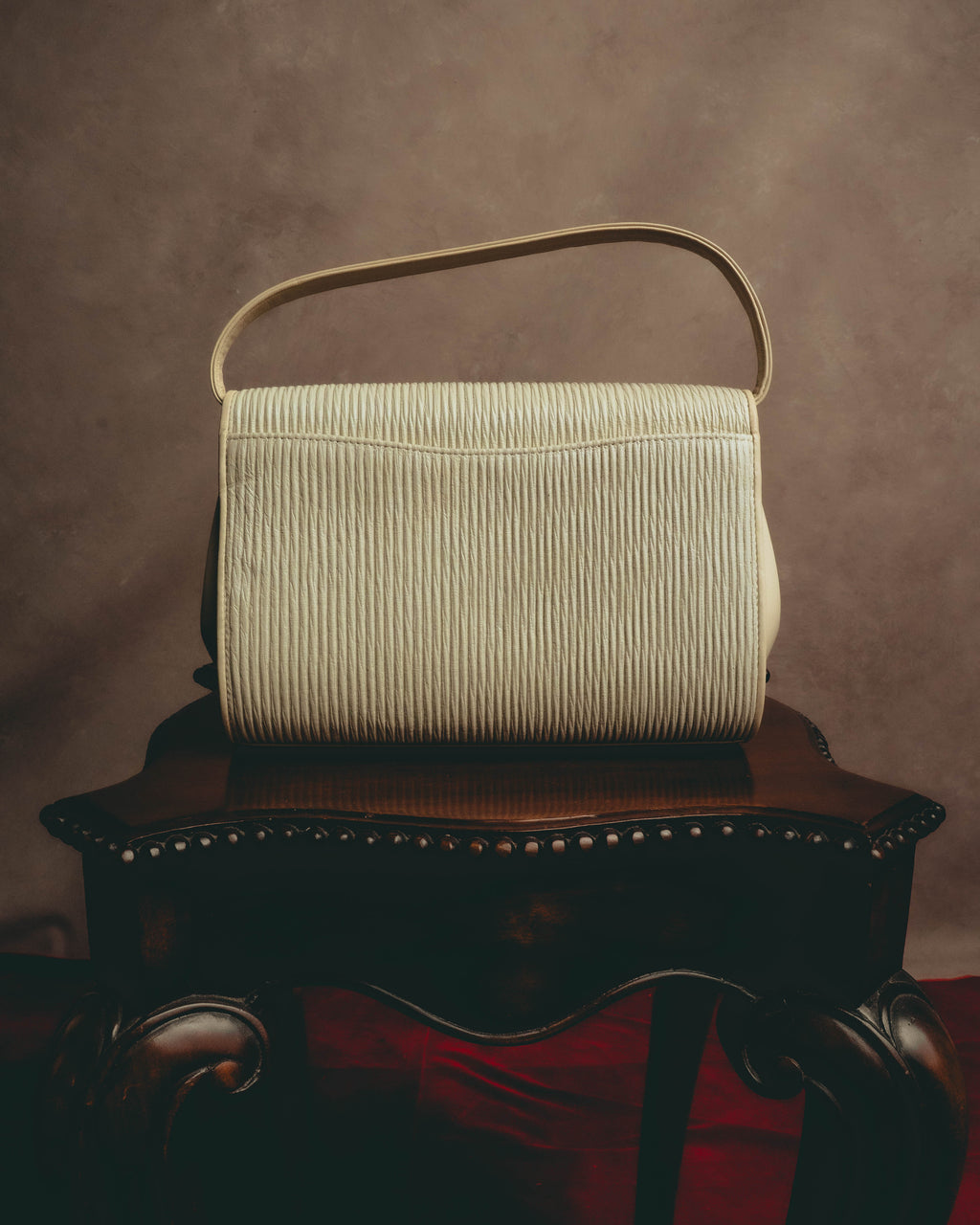 "HANAE MORI" 80's-90's Pleated butterfly clasp handbag