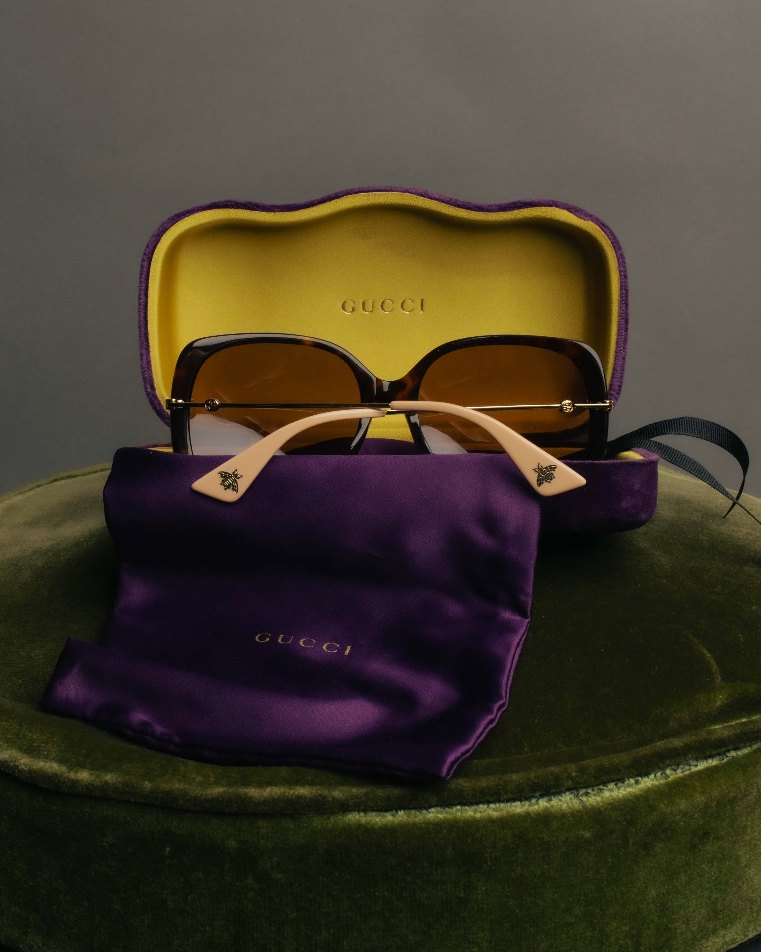 "GUCCI" 10's-20's Oversized square sunglasses