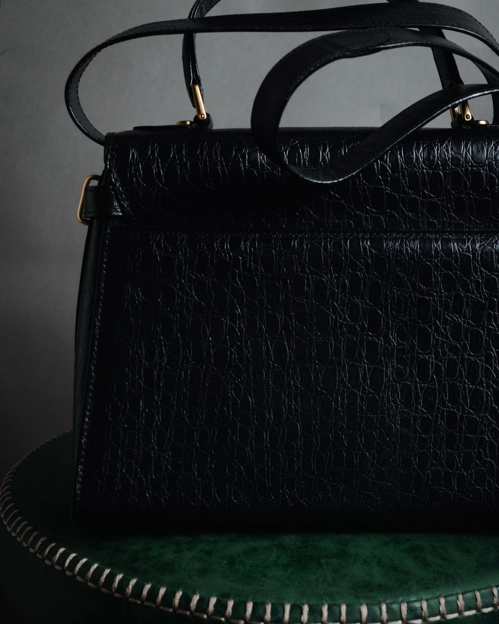 –SPECIAL– "Valentino Garavani"
1985-95 Croc embossed trapezoid top handle bag