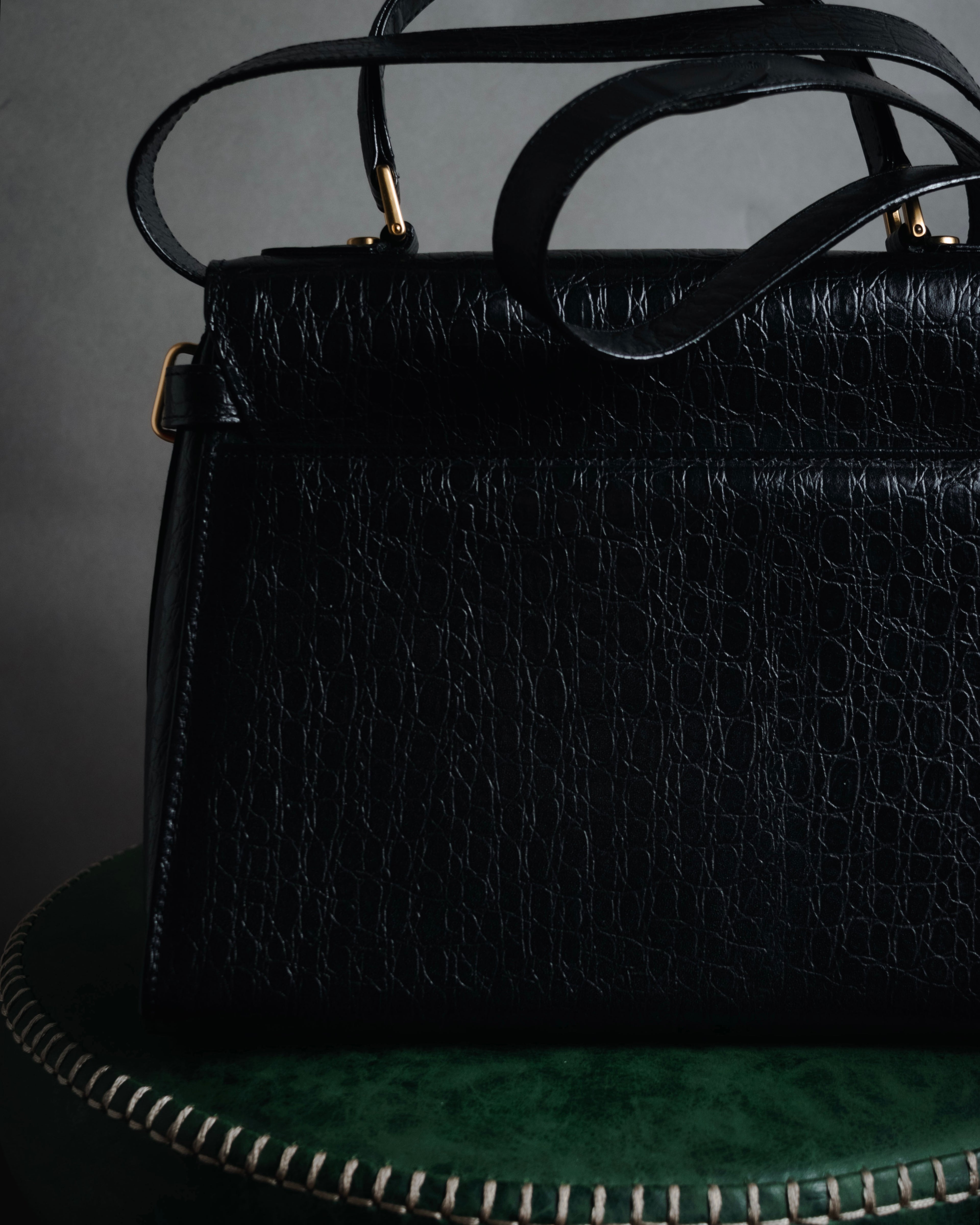 –SPECIAL– "Valentino Garavani"
1985-95 Croc embossed trapezoid top handle bag