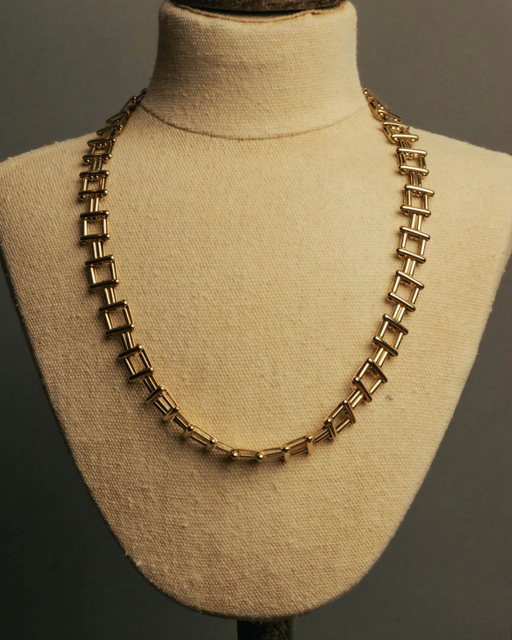 “Vintage“ Geometric link gold tone necklace