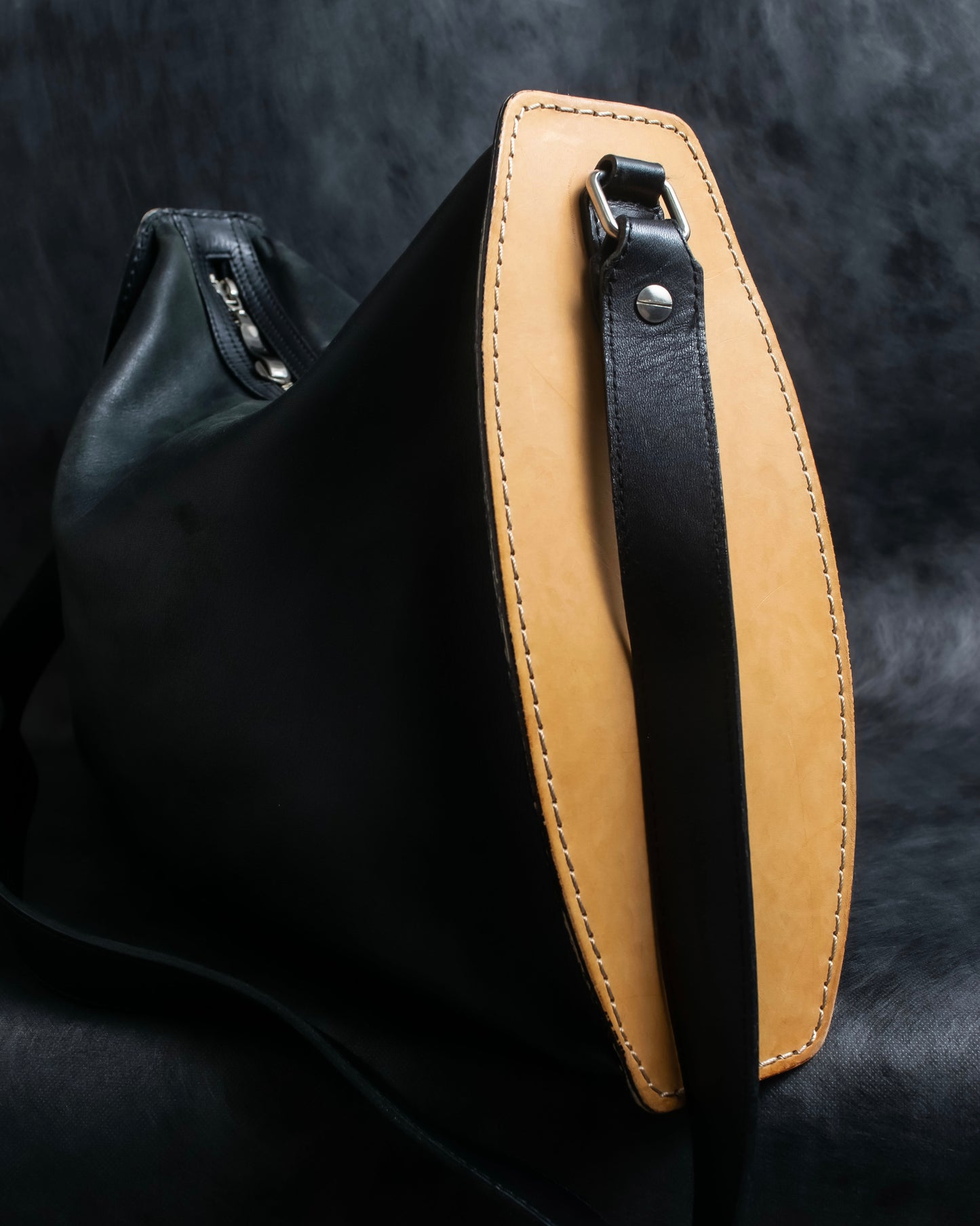 "MASAKI MATSUSHIMA" Outer zipper design leather shoulder bag