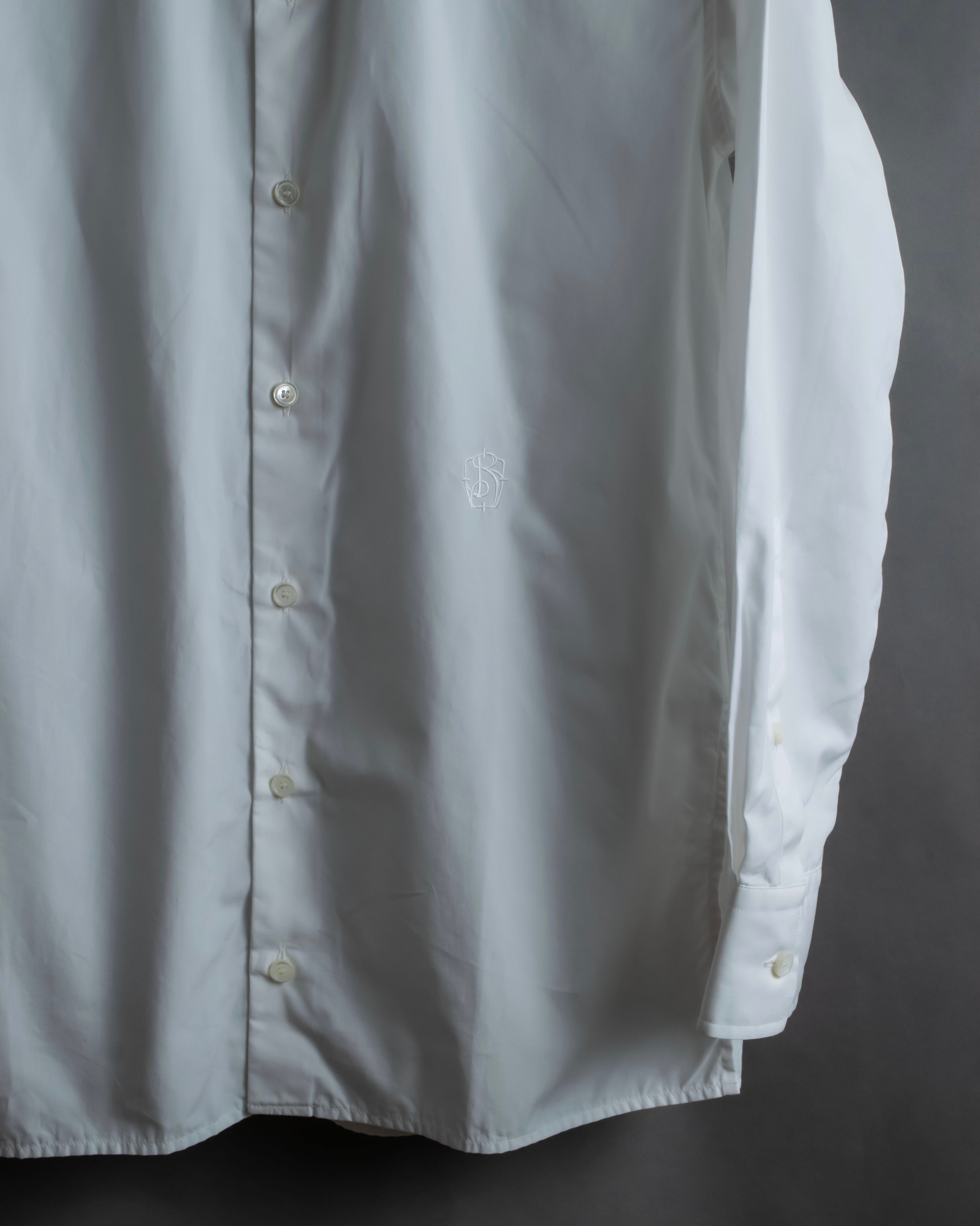 "BURBERRY" Wide collar embroidered emblem white shirt