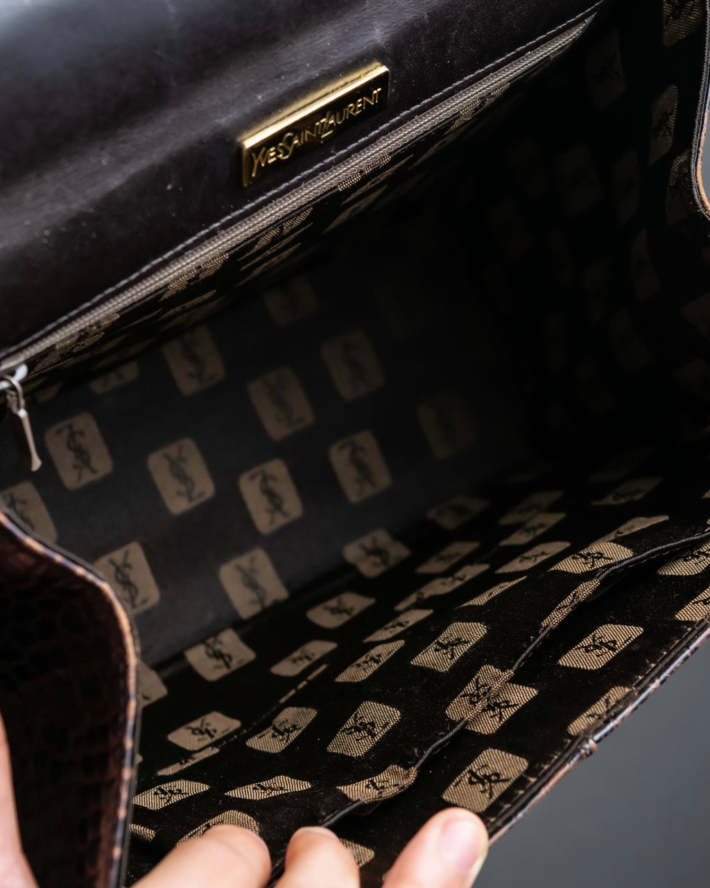 "YVES SAINT LAURENT" Crocodile pattern stitching handbag