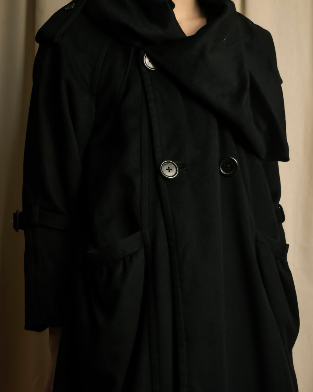 "TORUICHOU" Muffler-style collar military detail coat