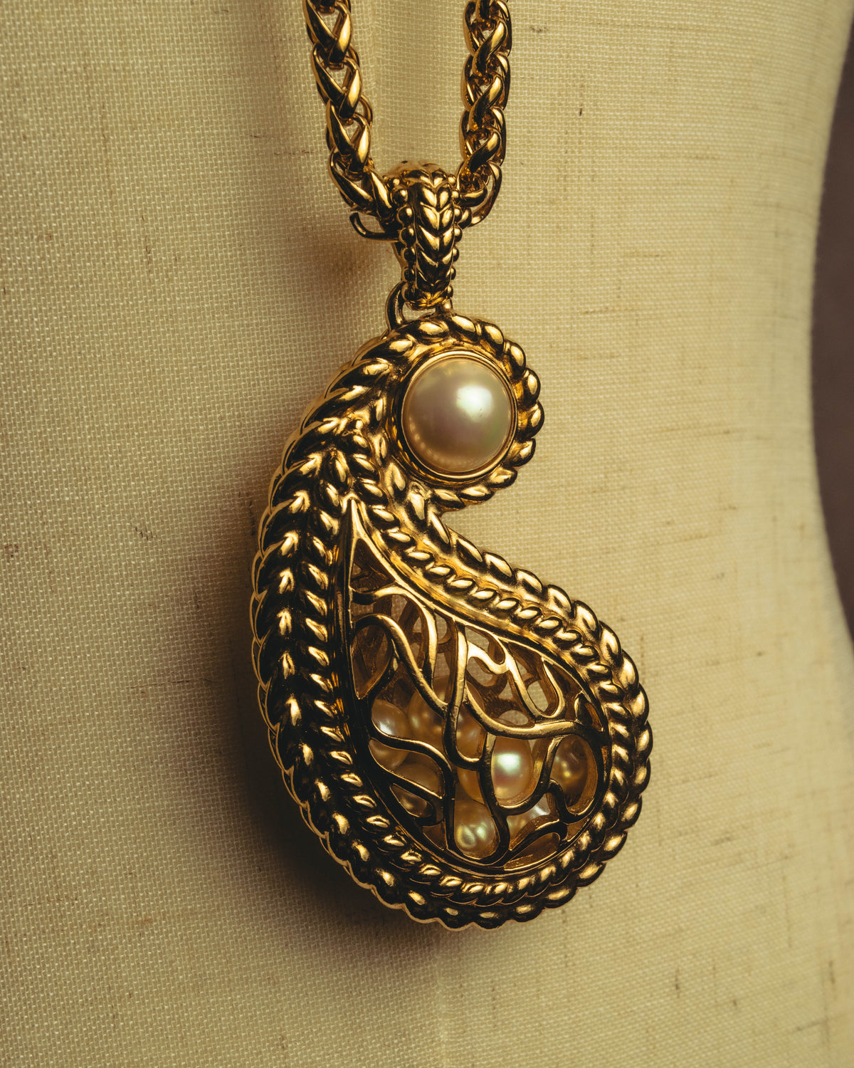 "Christian Dior" 80's-90's Ornate pendant necklace